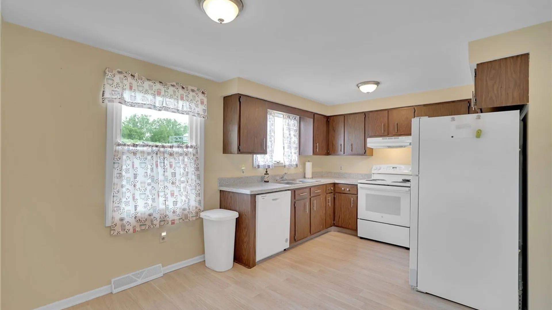 Property at 590 Potters Road, West Seneca, NY 14224 9