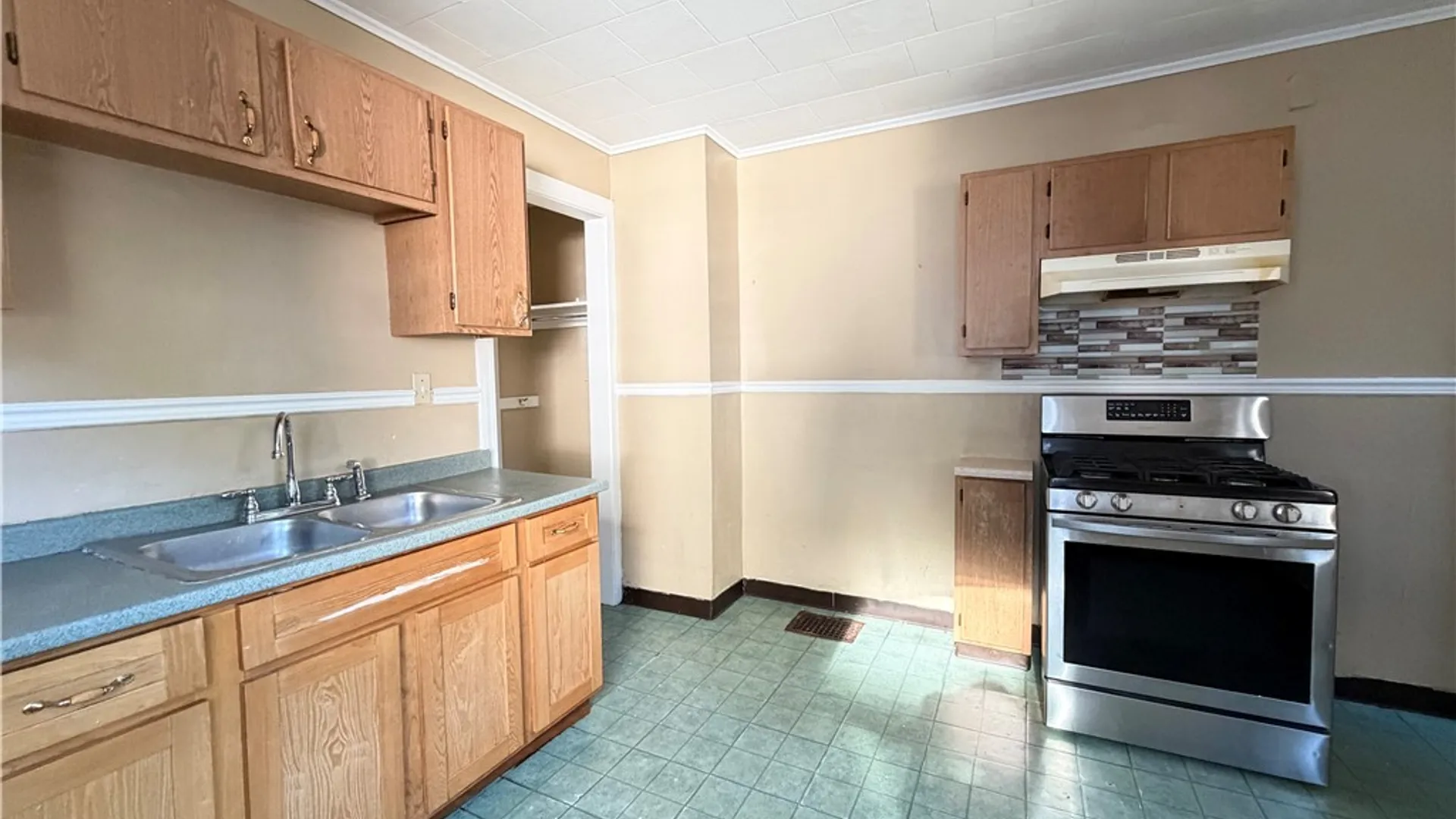 Property at 220 Electric Avenue, Rochester, NY 14613 15
