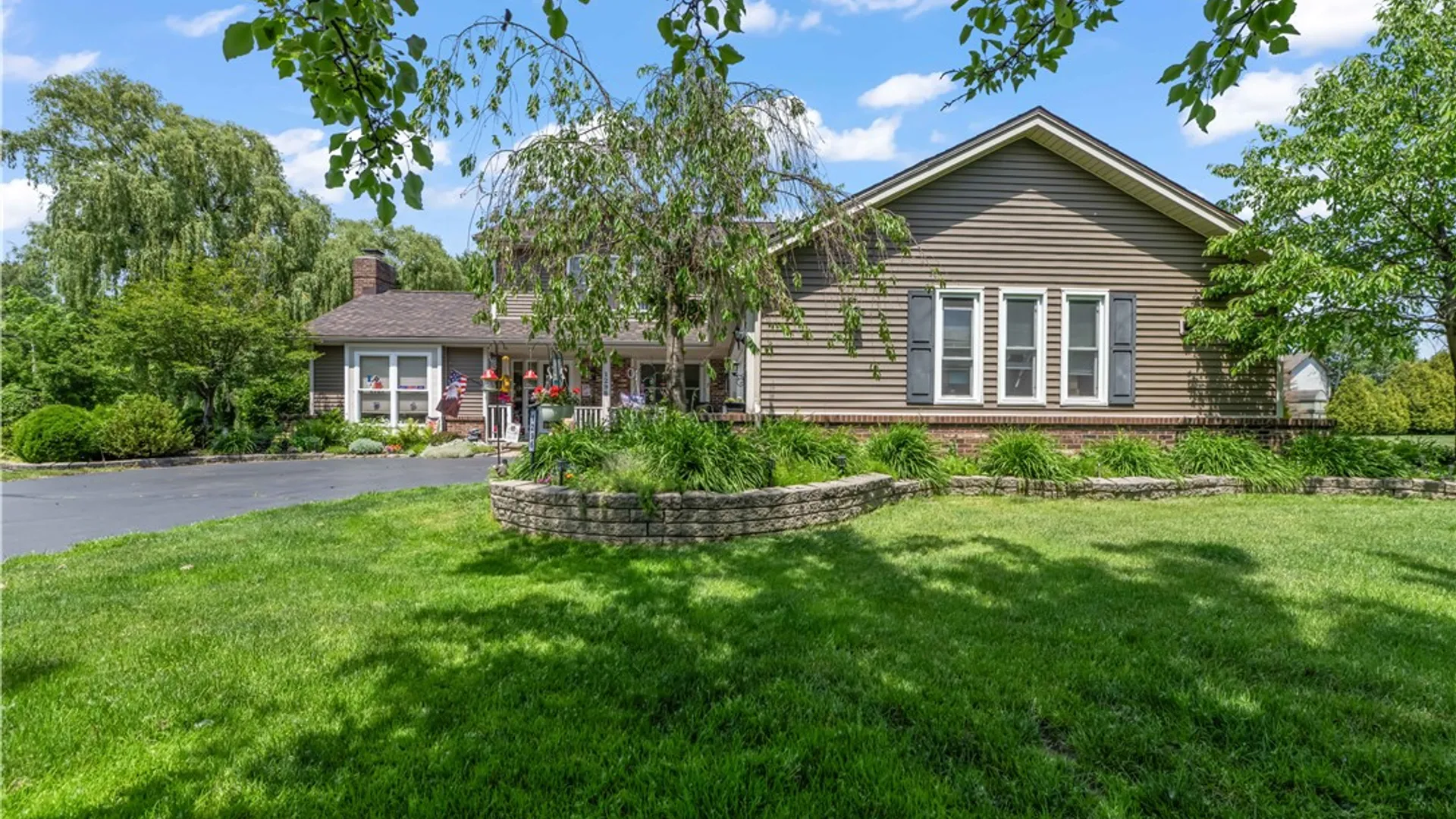 Property at 1296 Lakeville Lane, Webster, NY 14580 2