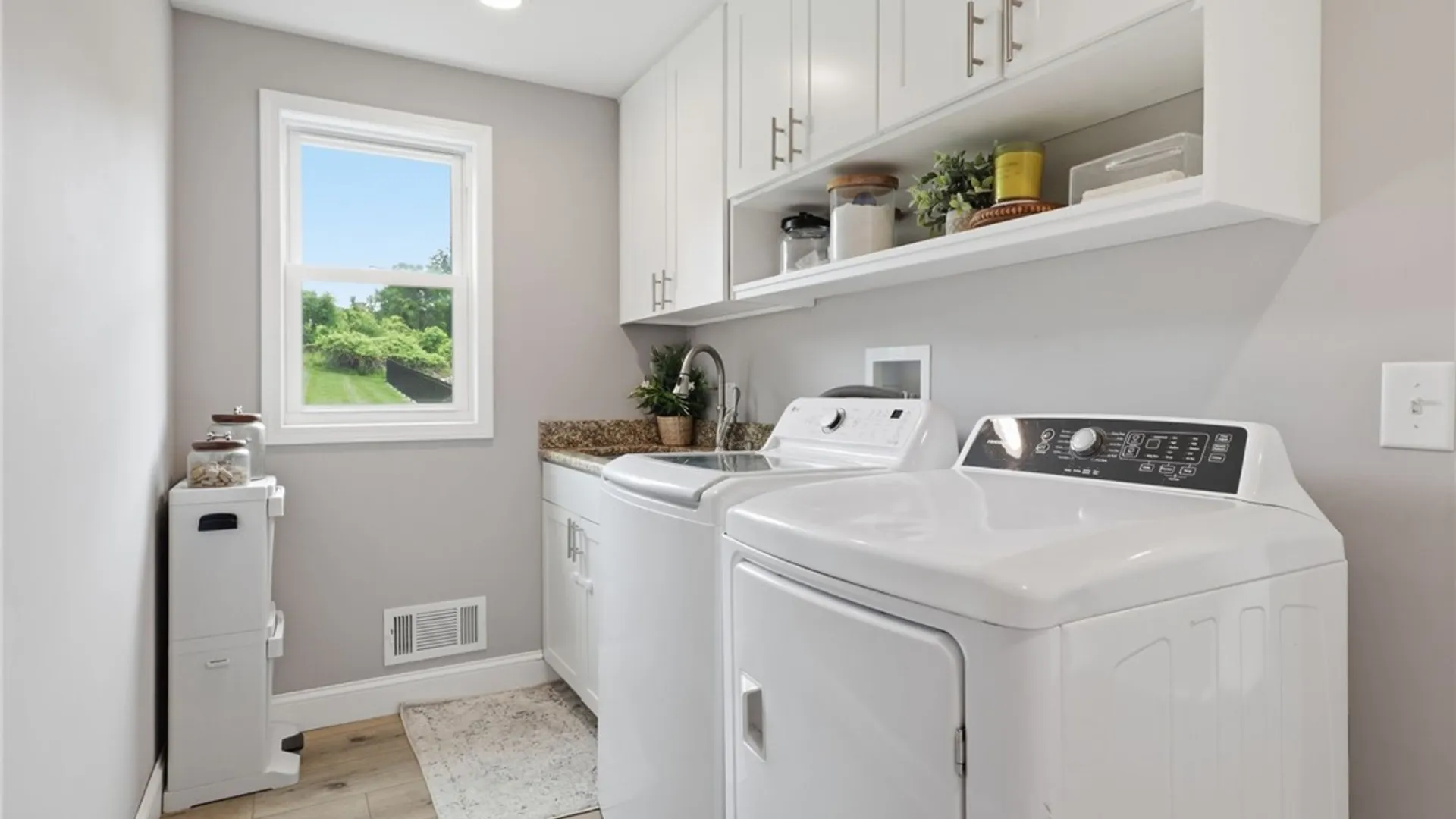 Property at 17 Lawton Drive, Pittsford, NY 14534 19