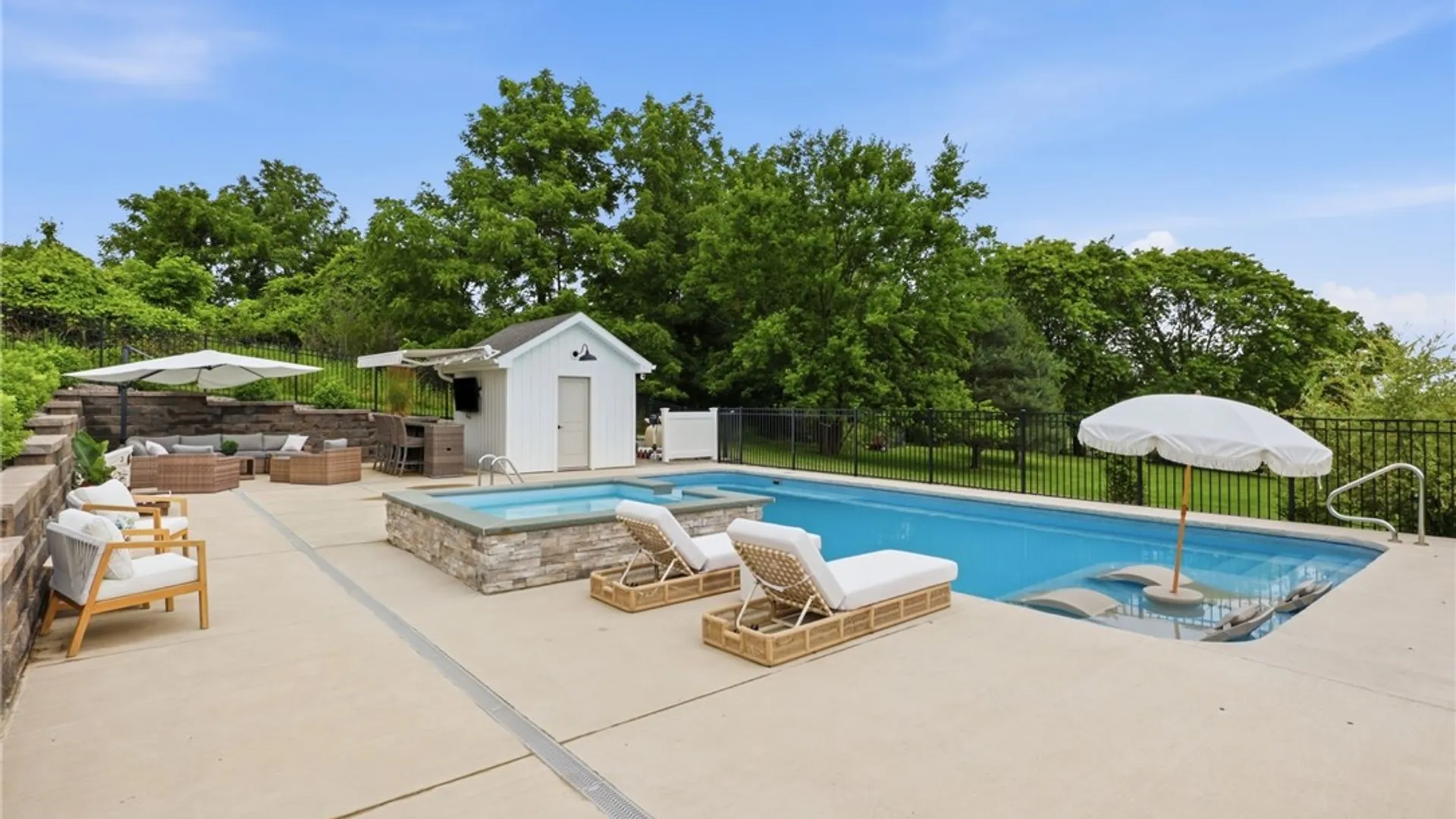 Property at 17 Lawton Drive, Pittsford, NY 14534 37