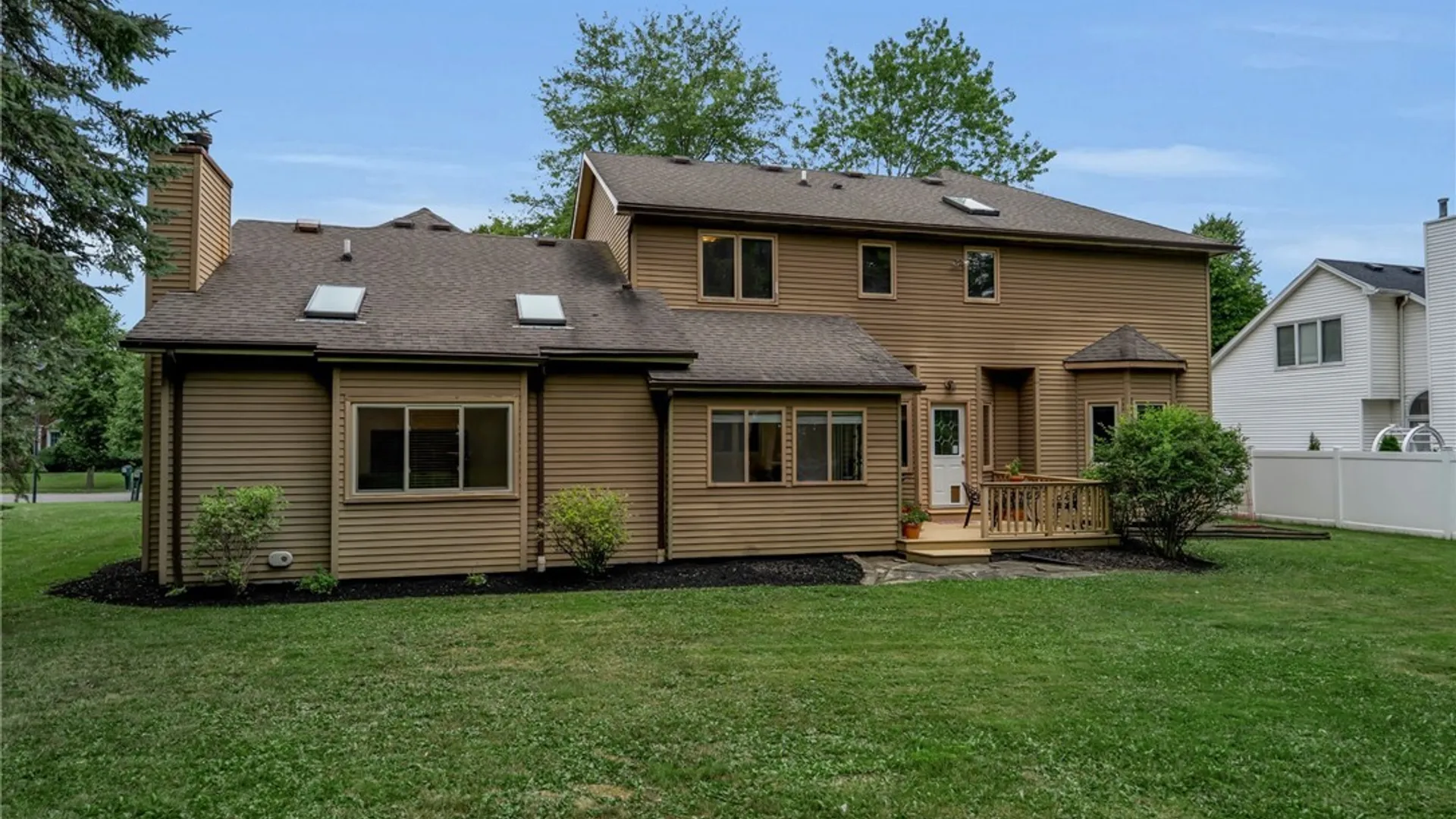 Property at 10 E Pinelake Drive, Amherst, NY 14221 29