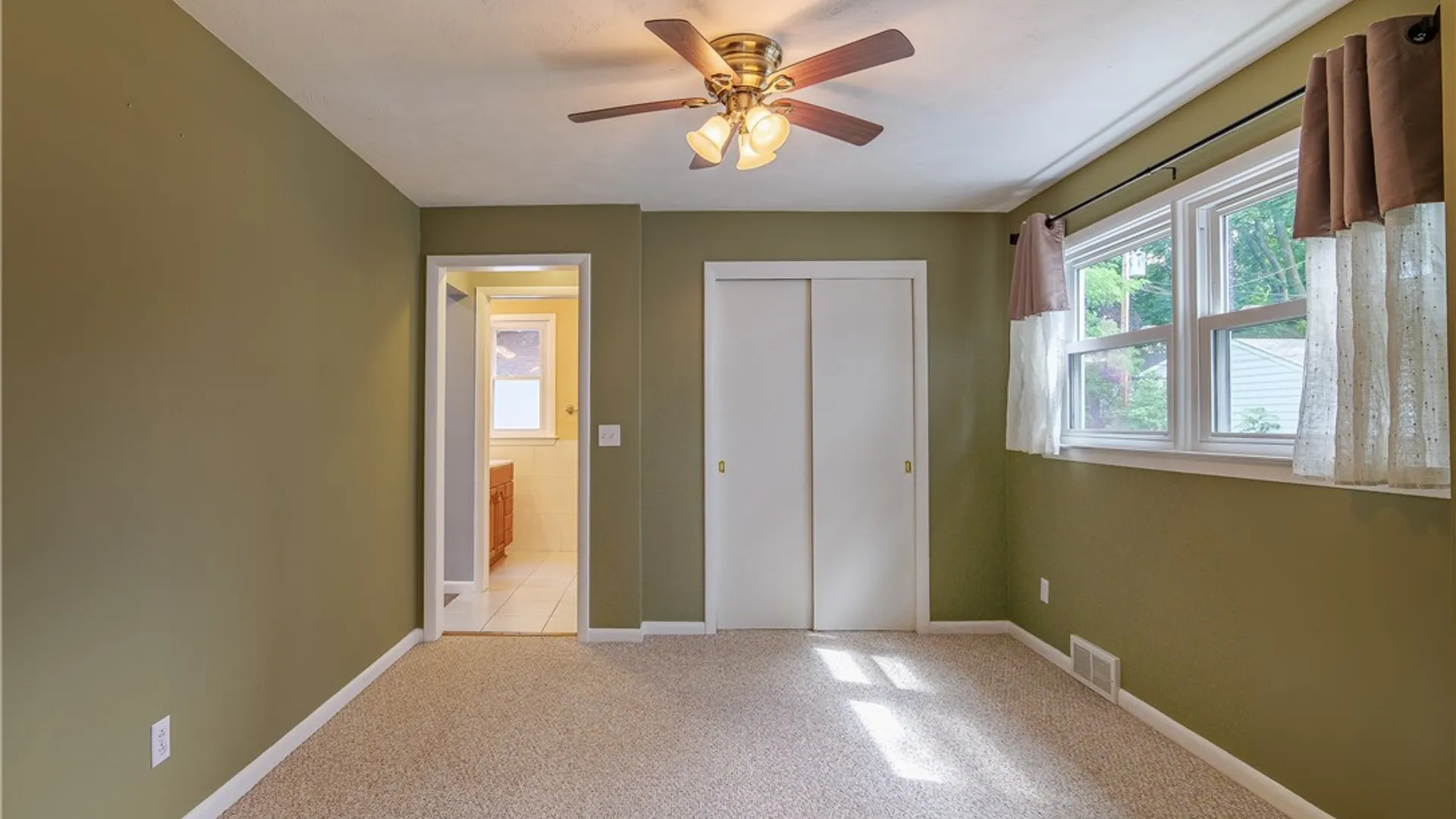 Property at 210 Laurelton Road, Irondequoit, NY 14609 23