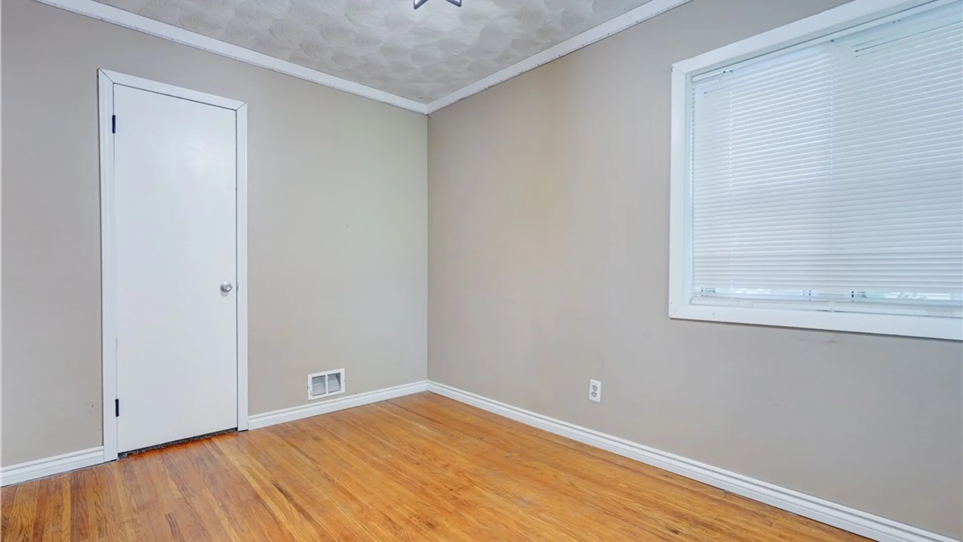Property at 184 Bennett Avenue, Irondequoit, NY 14609 24