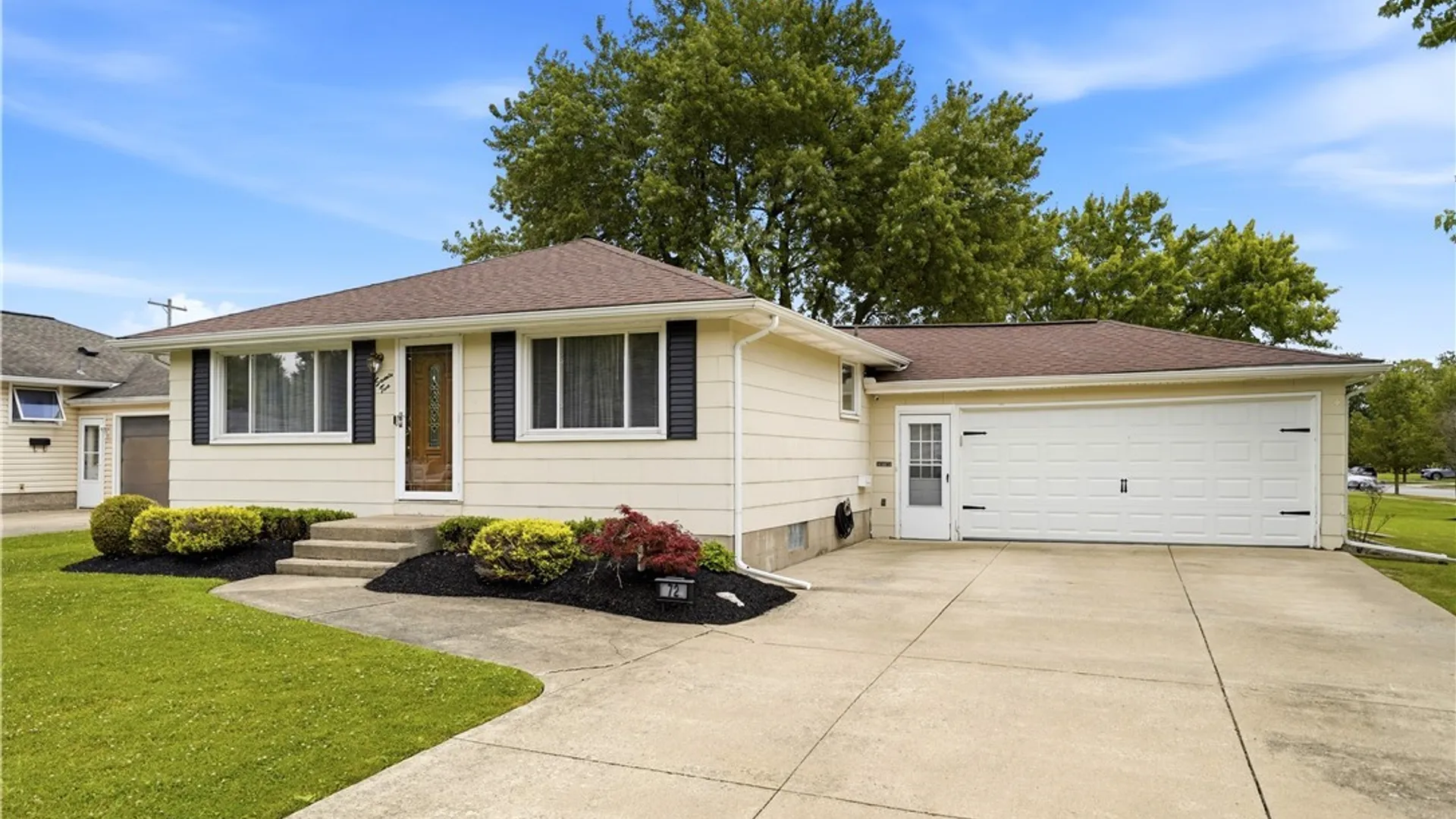 Property at 72 Greenmeadow Drive, West Seneca, NY 14224 2