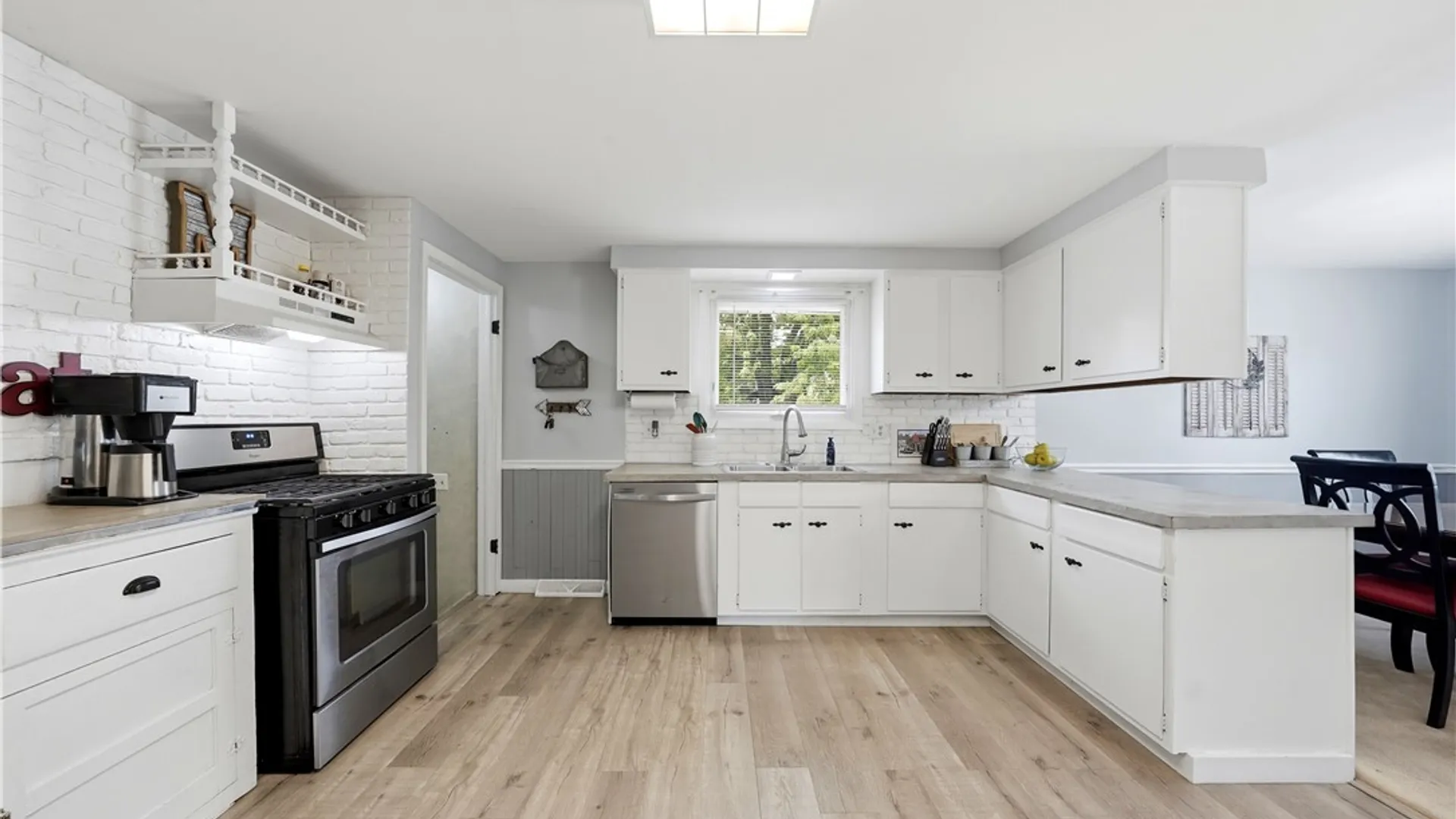 Property at 72 Greenmeadow Drive, West Seneca, NY 14224 20