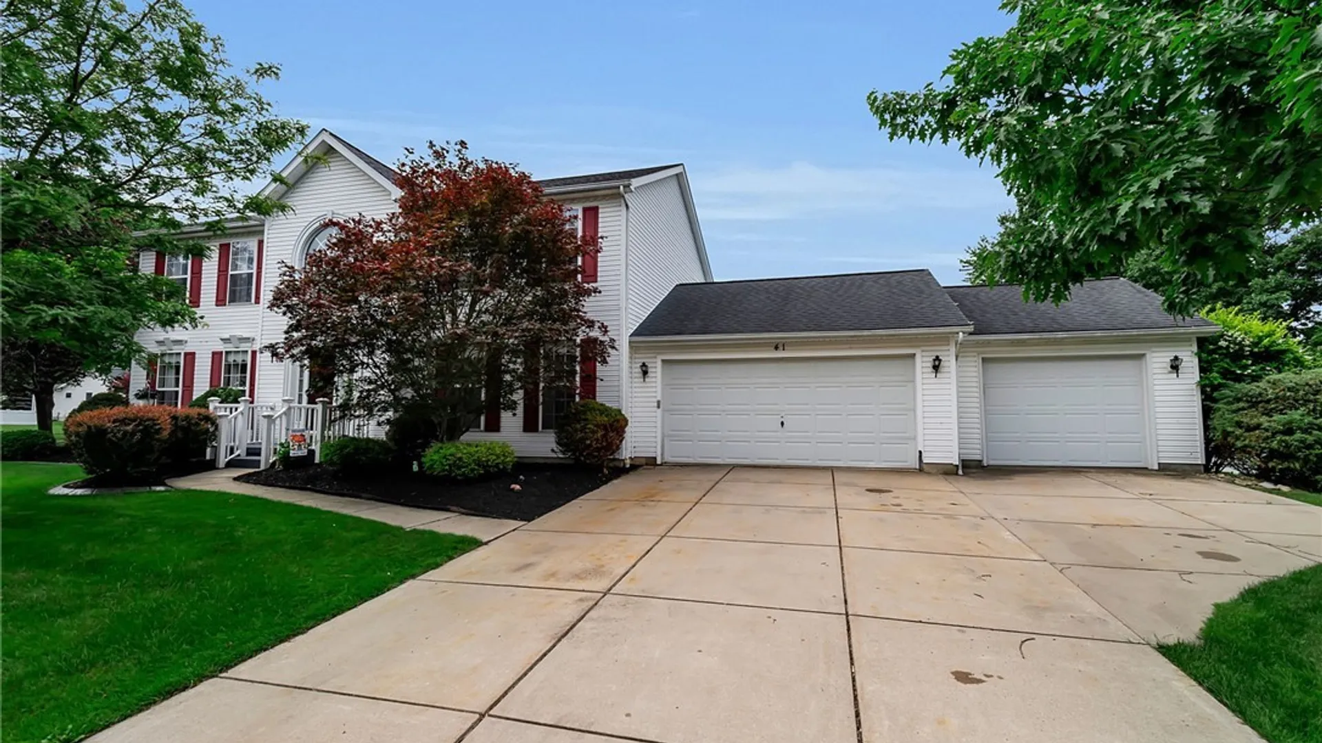 Property at 41 Creekwood Drive, Lancaster, NY 14086 2