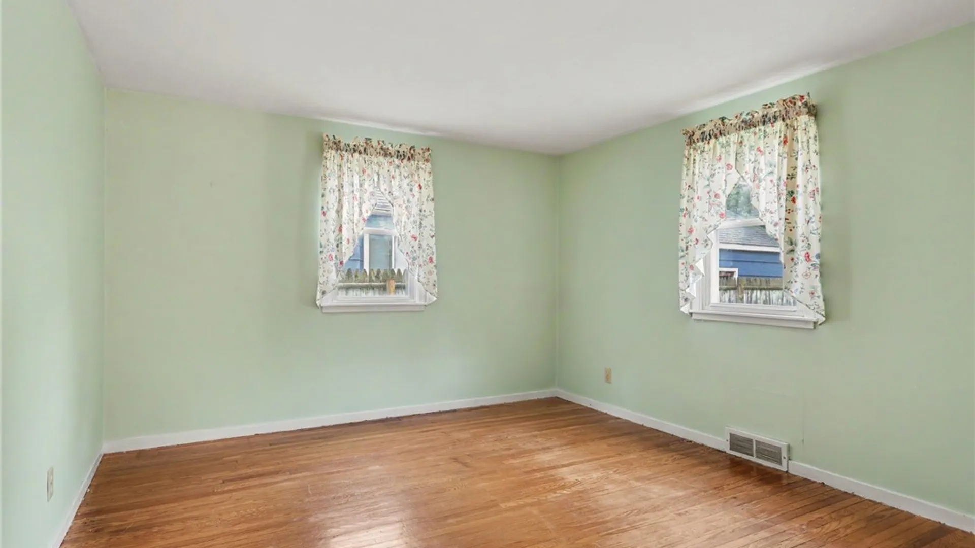 Property at 765 S Grosvenor Road, Brighton, NY 14618 13