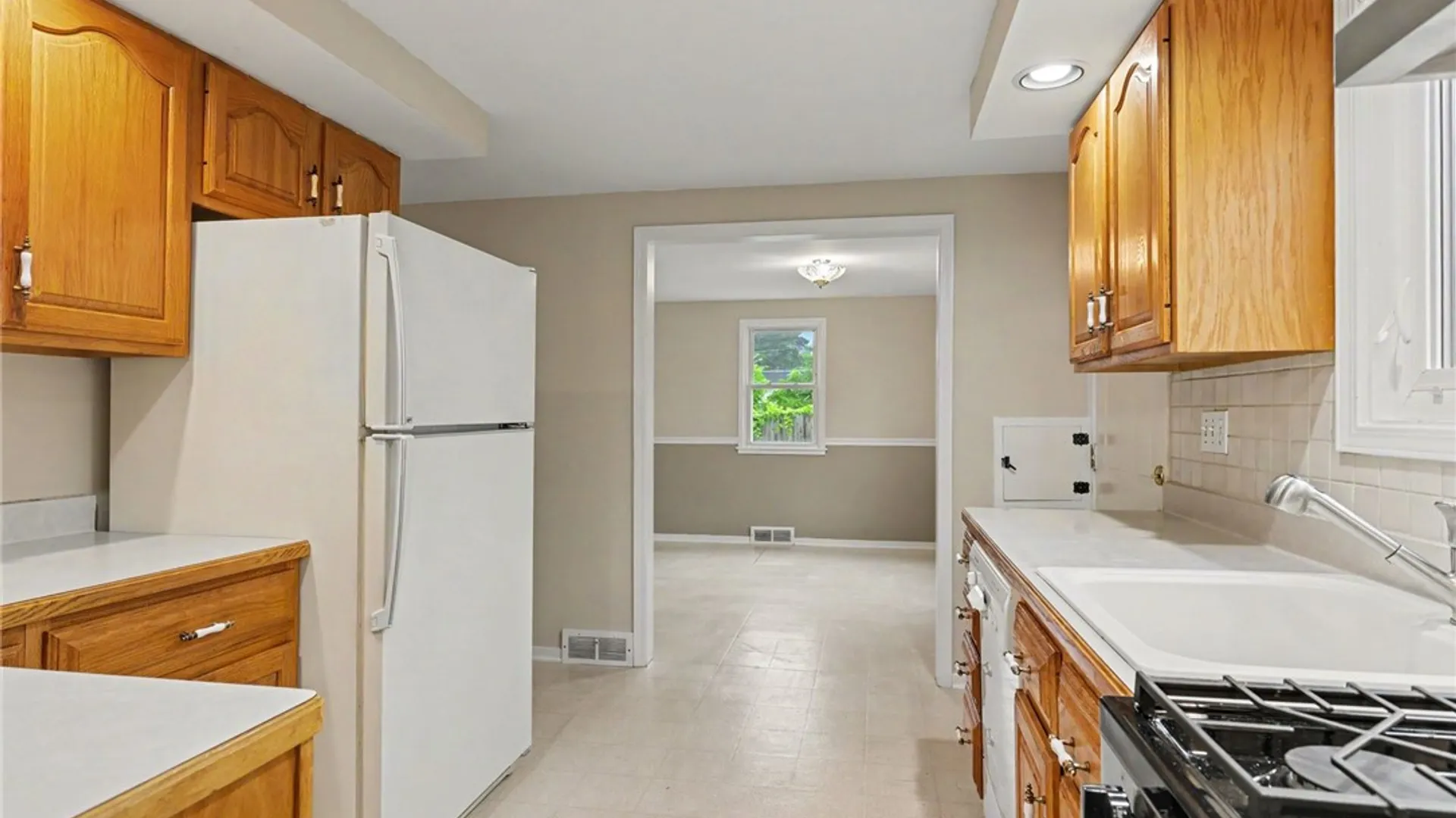 Property at 765 S Grosvenor Road, Brighton, NY 14618 7
