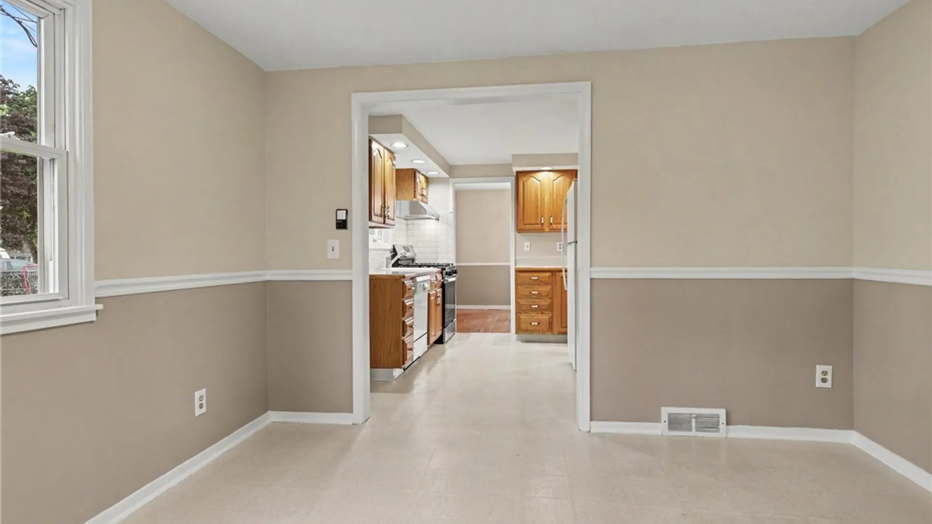 Property at 765 S Grosvenor Road, Brighton, NY 14618 8