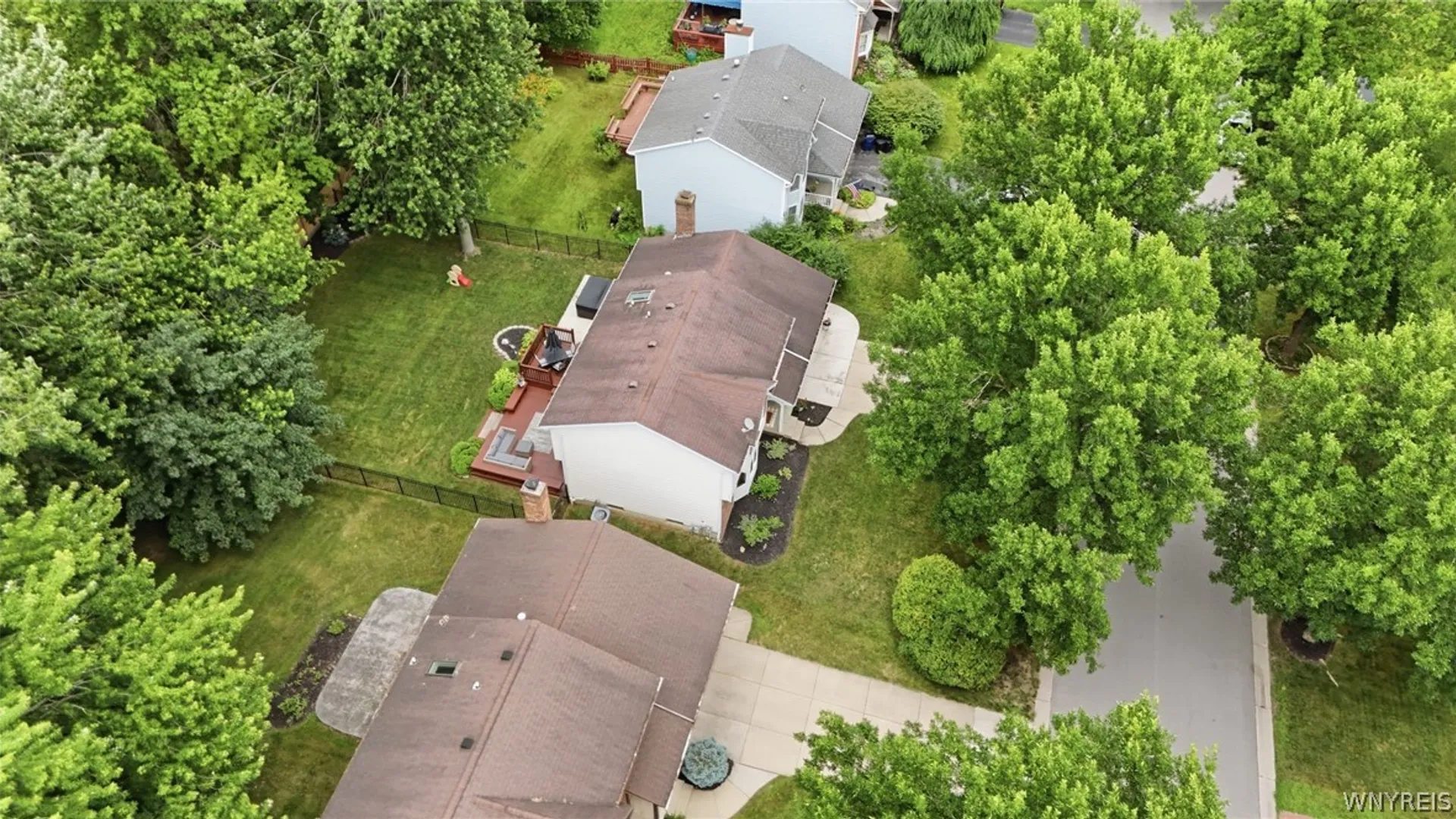 Property at 192 Greengage Circle, Amherst, NY 14051 44