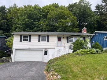 Property at 504 Hillsboro Parkway, Syracuse, NY 13214
