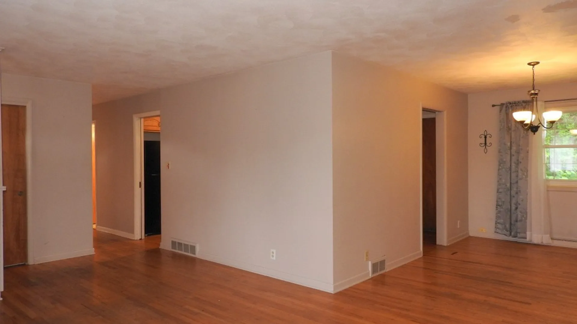 Property at 504 Hillsboro Parkway, Syracuse, NY 13214 3