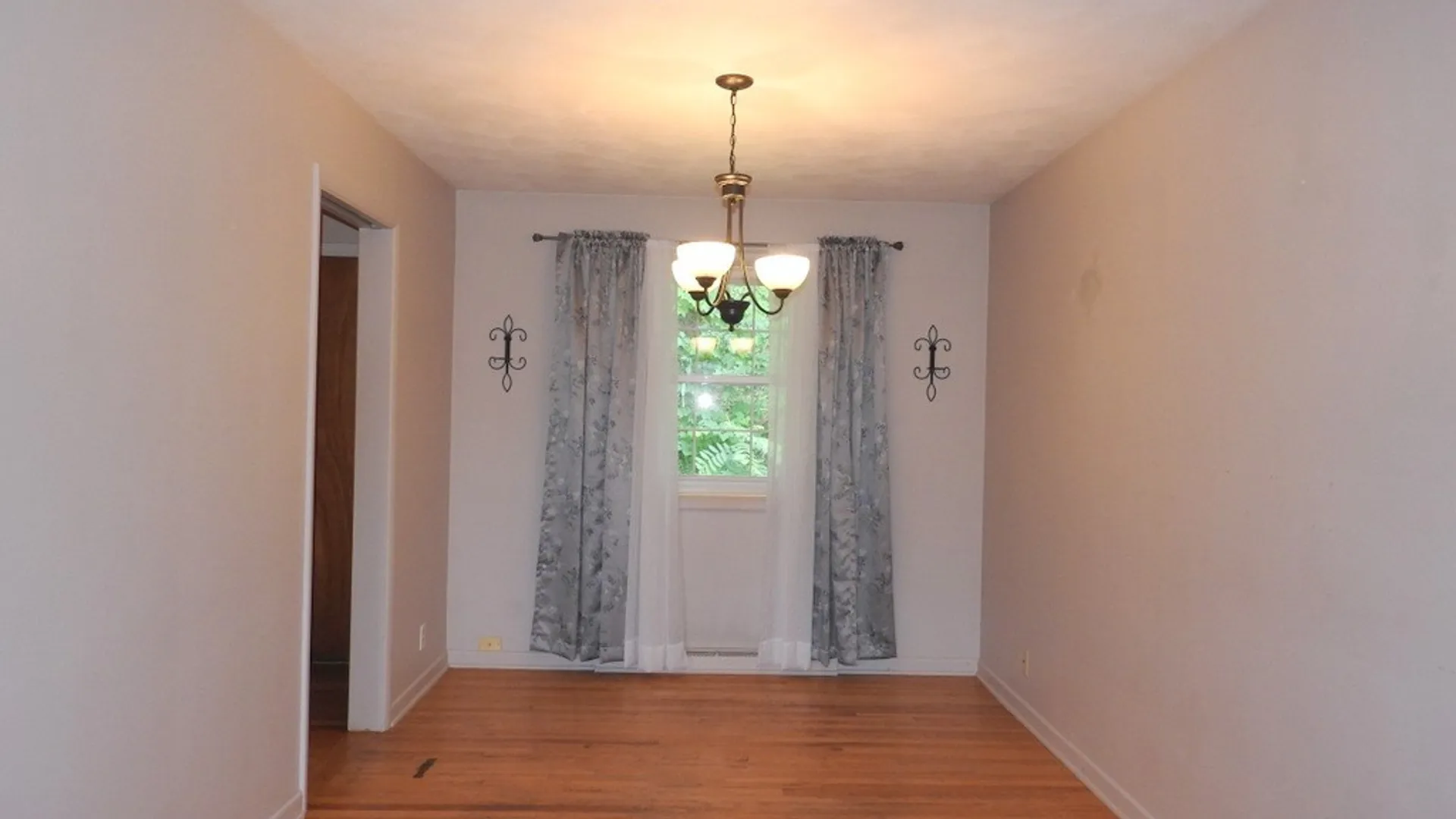 Property at 504 Hillsboro Parkway, Syracuse, NY 13214 4