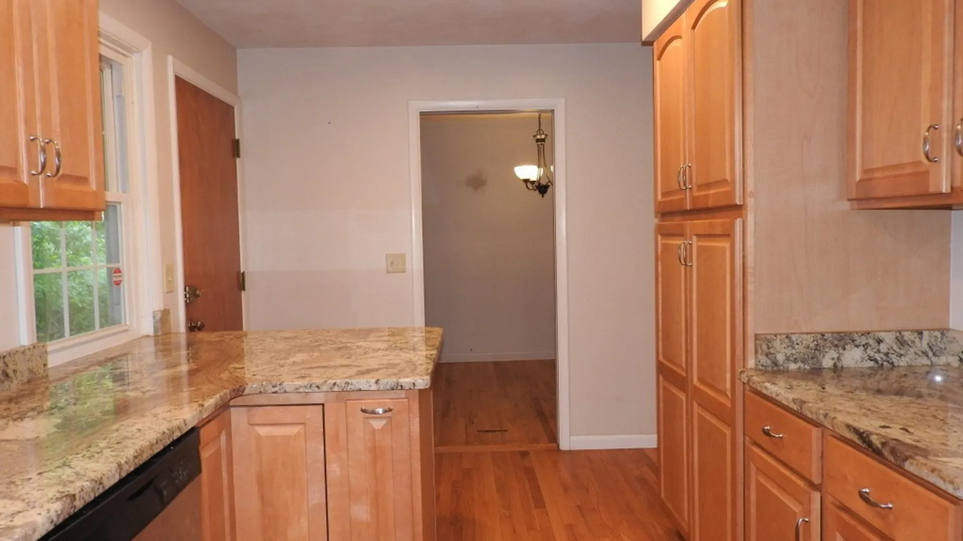 Property at 504 Hillsboro Parkway, Syracuse, NY 13214 6