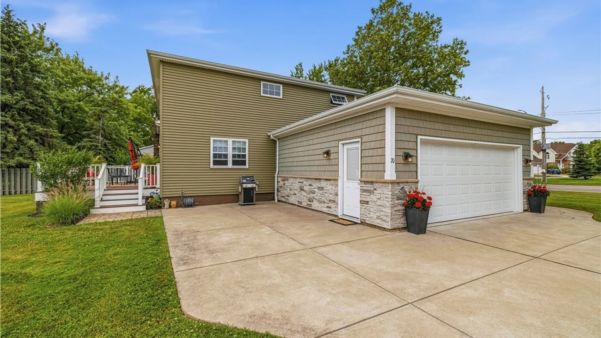 Property at 70 Angle Road, West Seneca, NY 14224 32