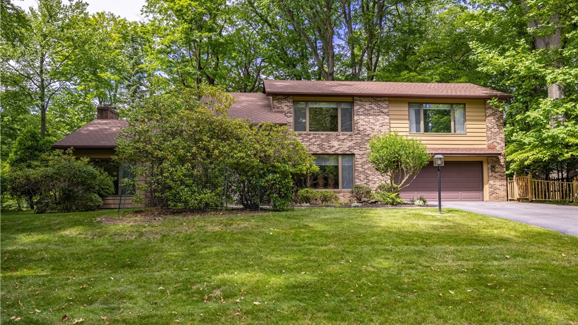 Property at 17 Tuliptree Lane, Irondequoit, NY 14617 4
