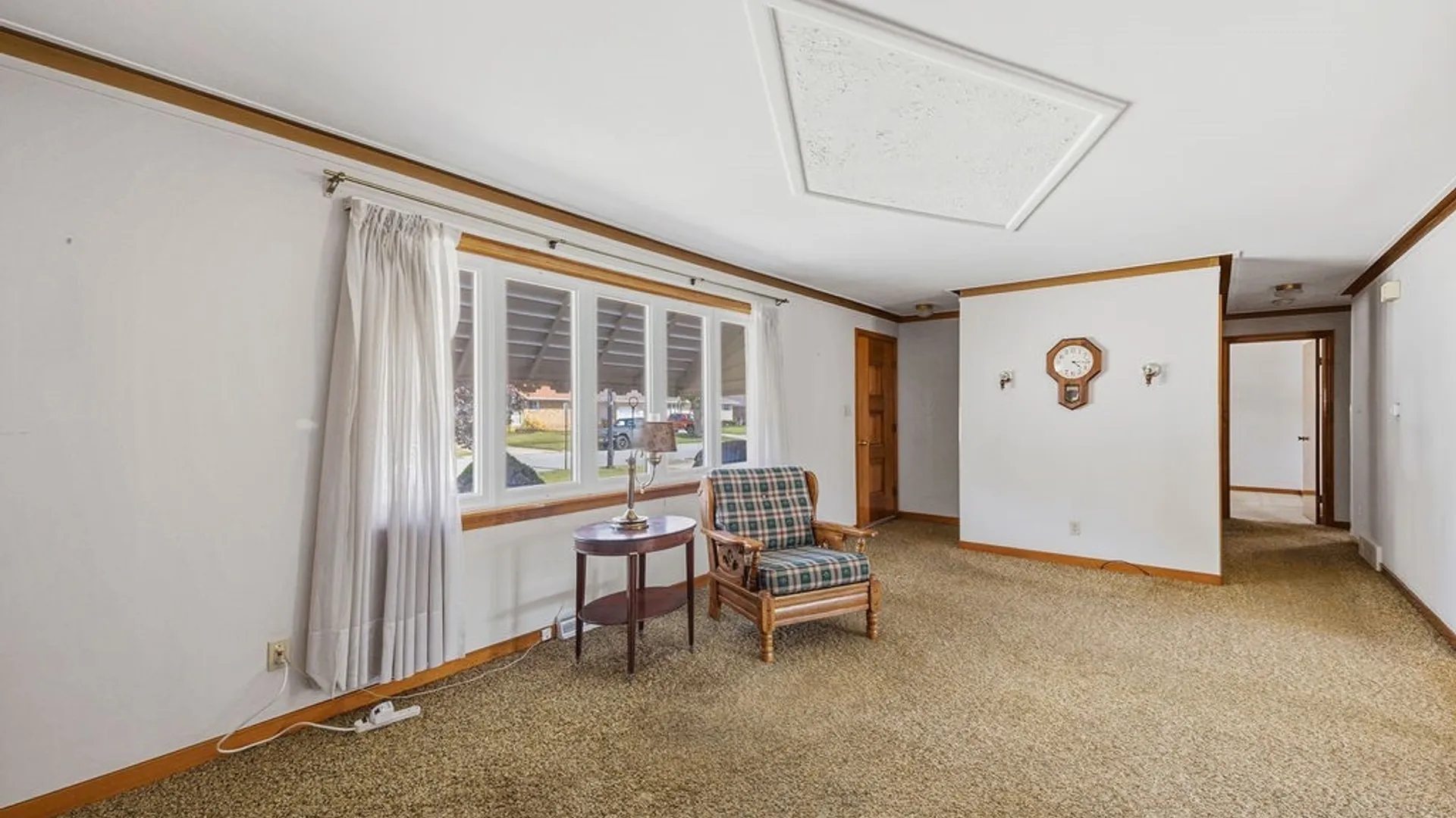 Property at 27 Dennis Lane, Cheektowaga, NY 14227 11