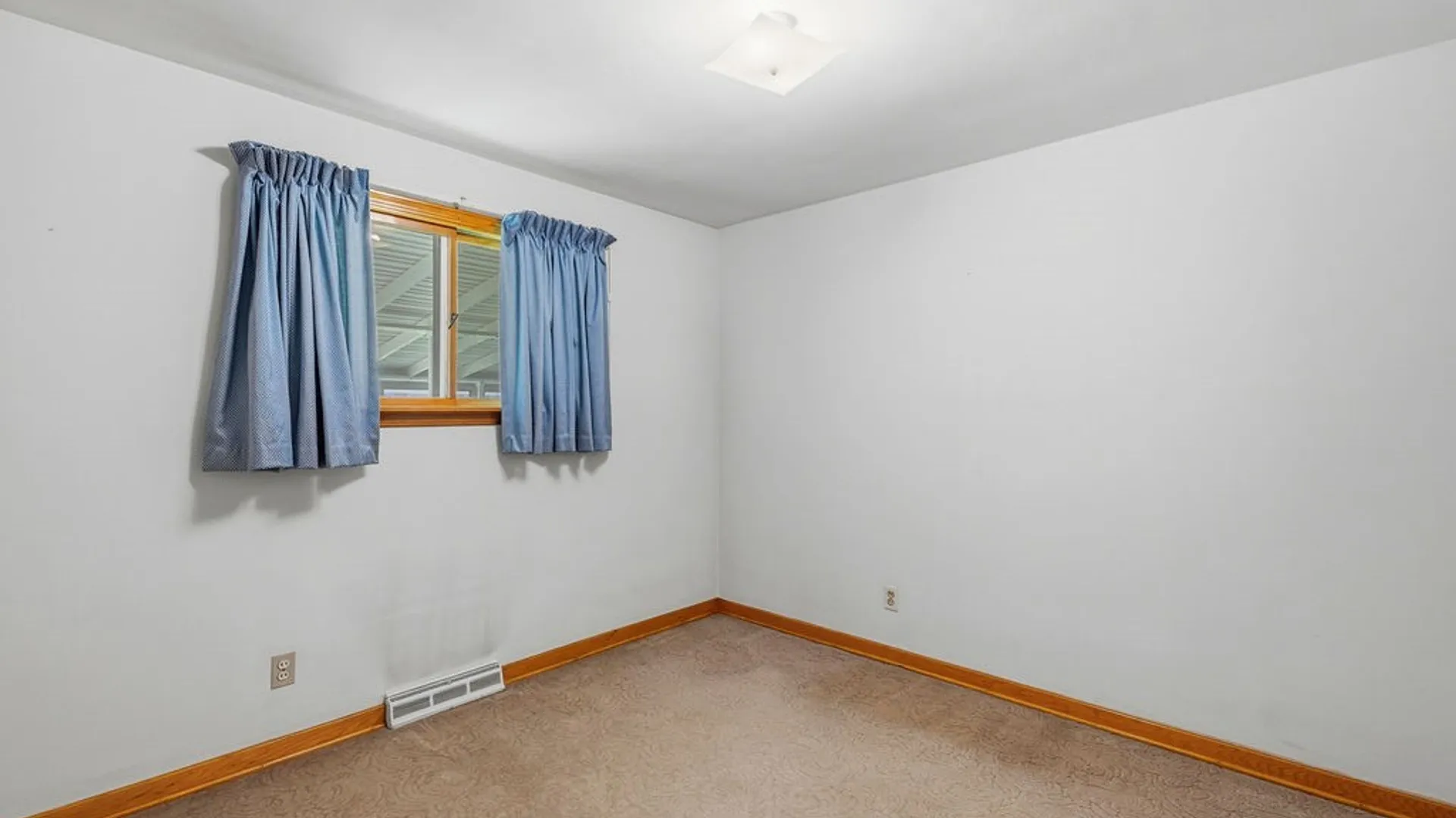 Property at 27 Dennis Lane, Cheektowaga, NY 14227 16