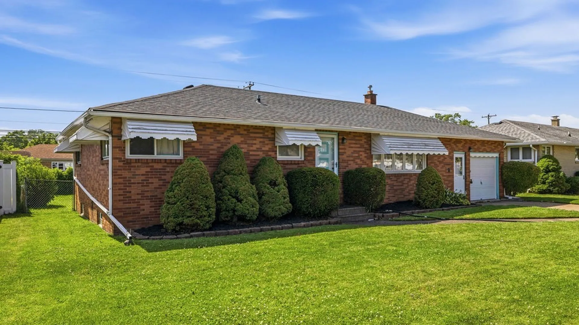 Property at 27 Dennis Lane, Cheektowaga, NY 14227 2