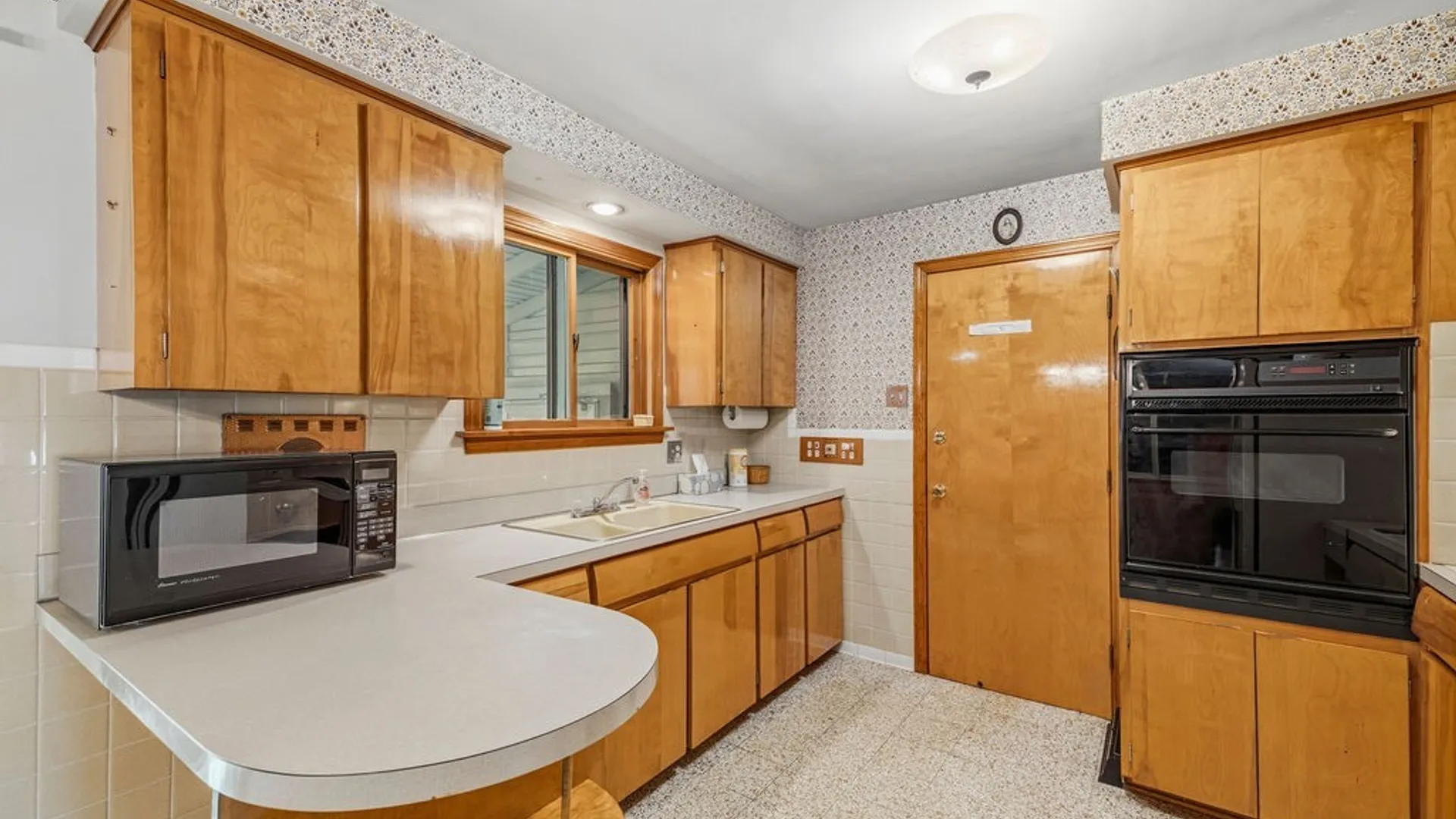 Property at 27 Dennis Lane, Cheektowaga, NY 14227 5