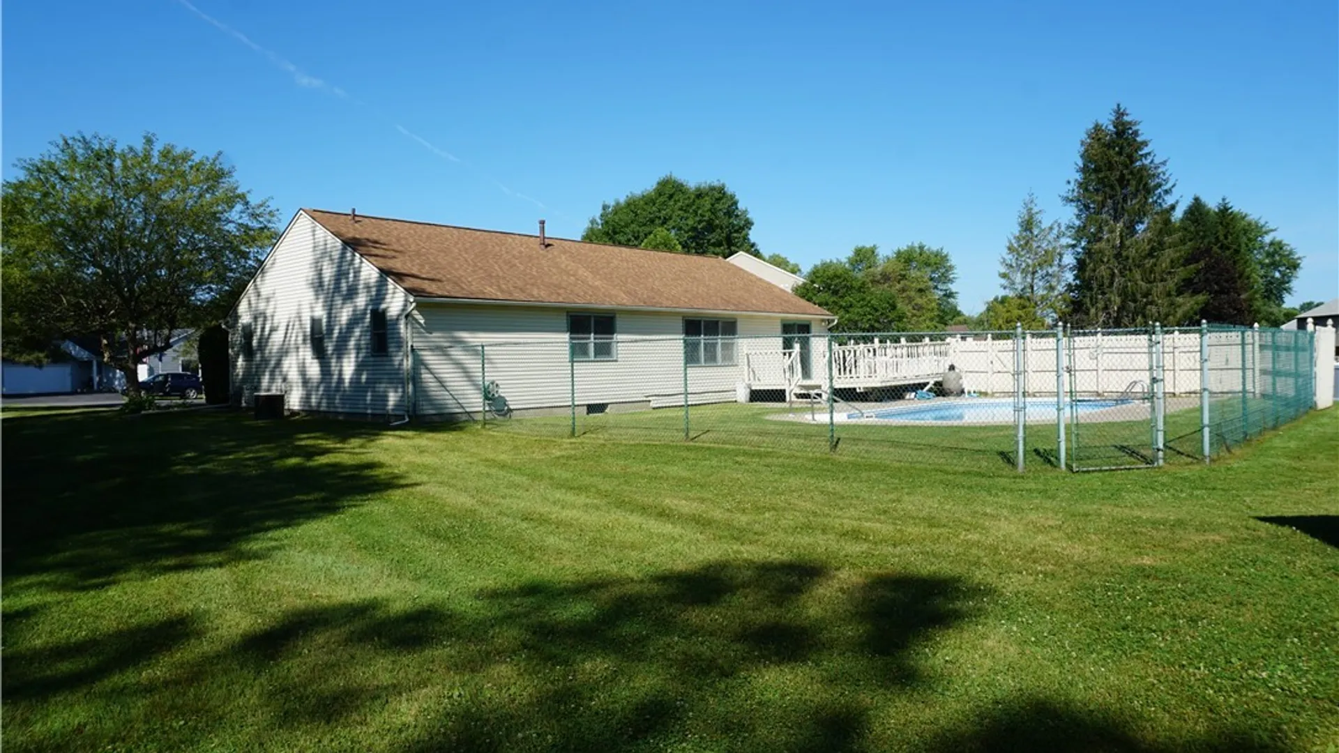 Property at 6113 Rossland Cir, Cicero, NY 13039 2