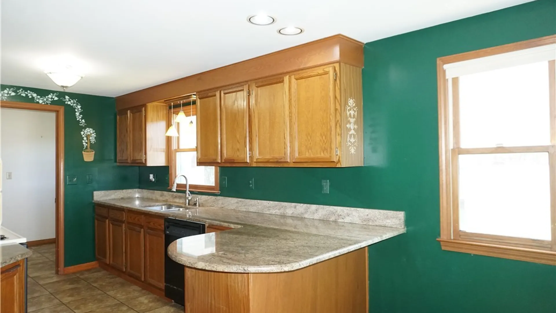 Property at 6113 Rossland Cir, Cicero, NY 13039 20