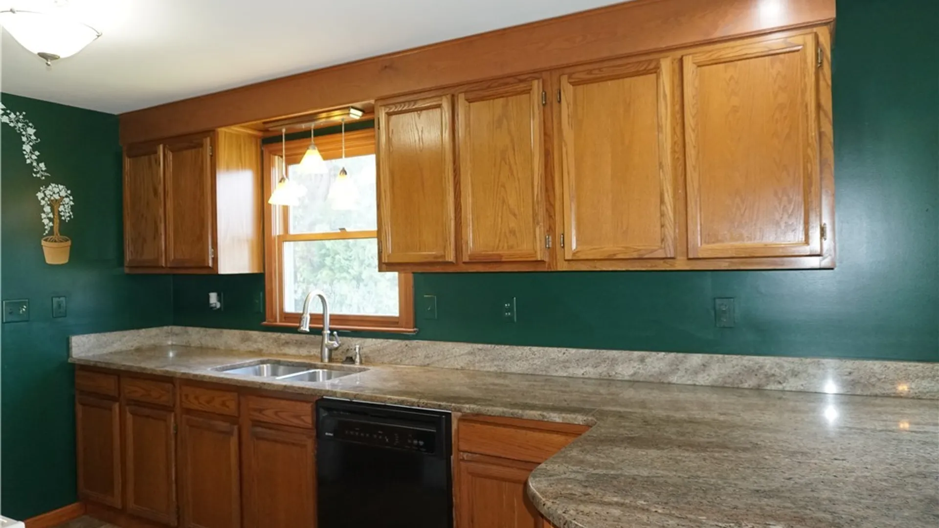 Property at 6113 Rossland Cir, Cicero, NY 13039 21