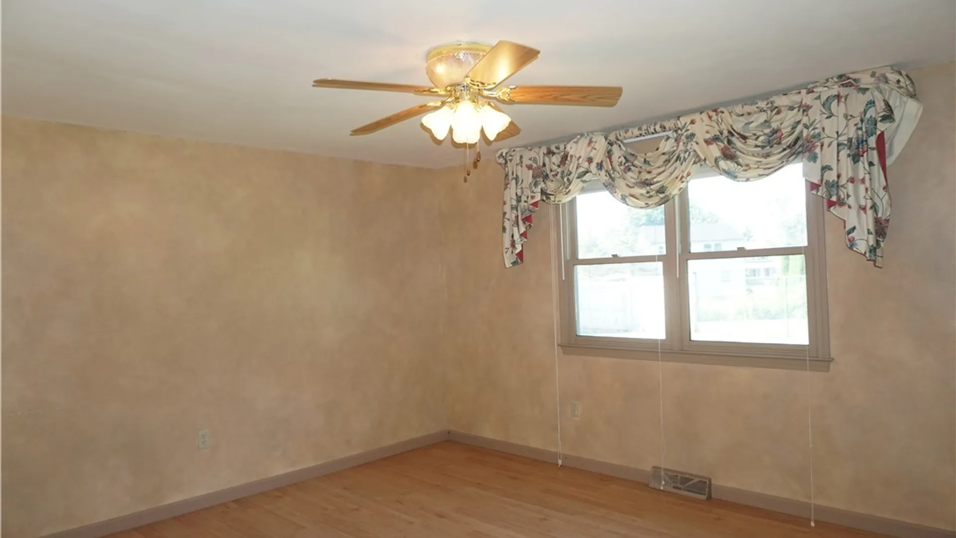 Property at 6113 Rossland Cir, Cicero, NY 13039 37