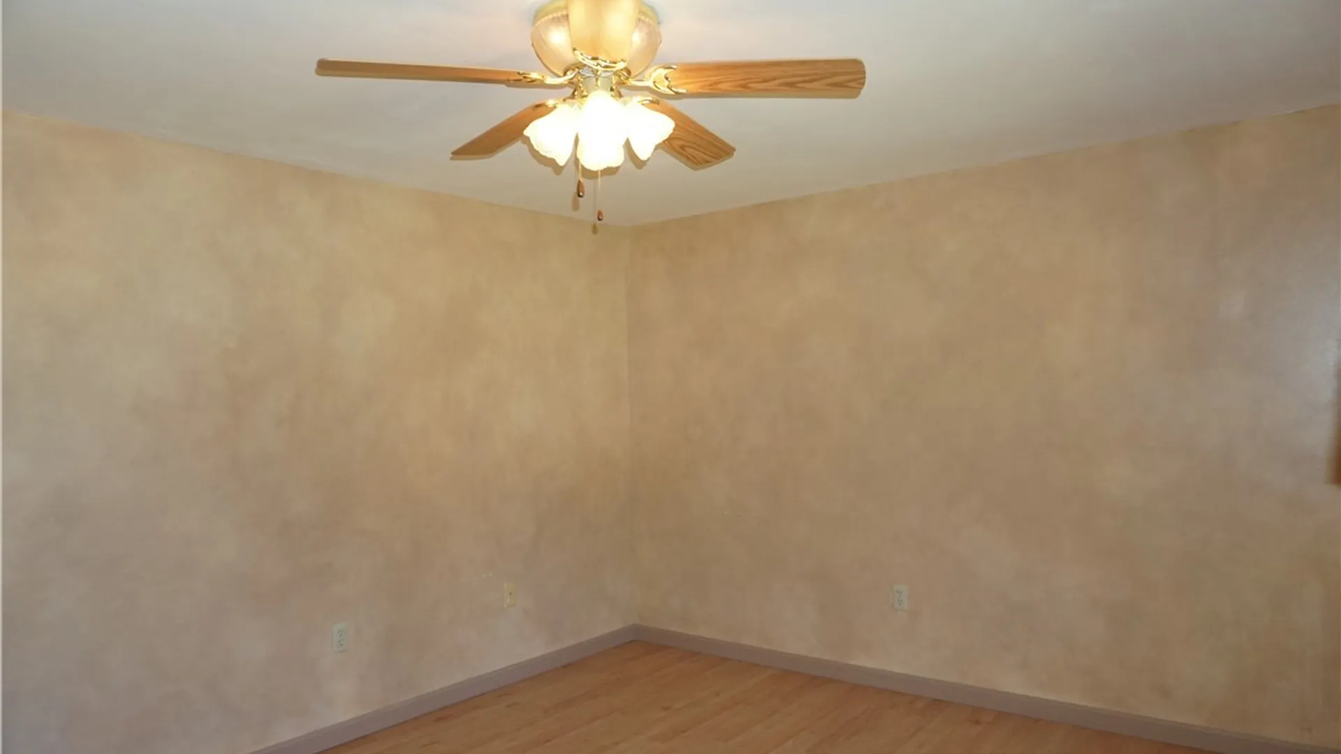 Property at 6113 Rossland Cir, Cicero, NY 13039 38