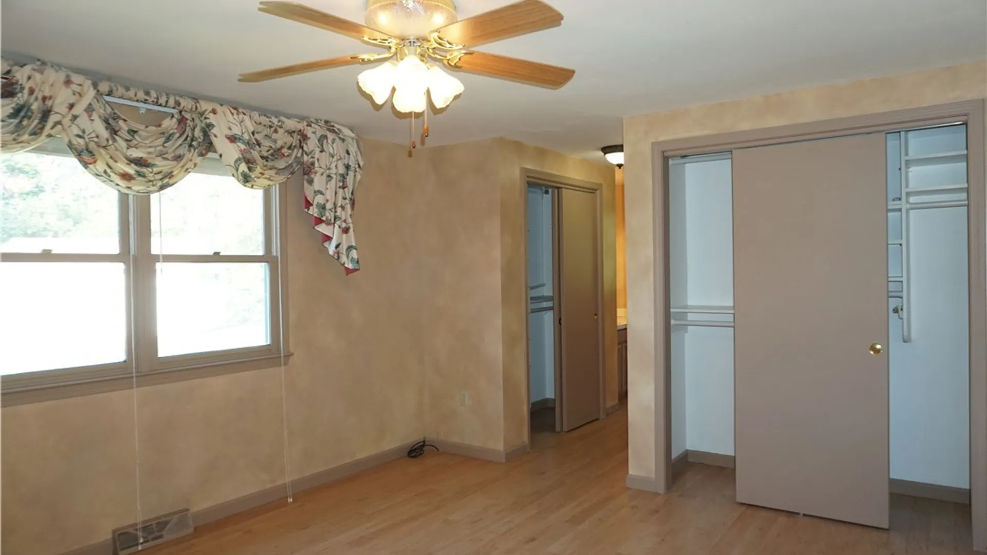 Property at 6113 Rossland Cir, Cicero, NY 13039 40