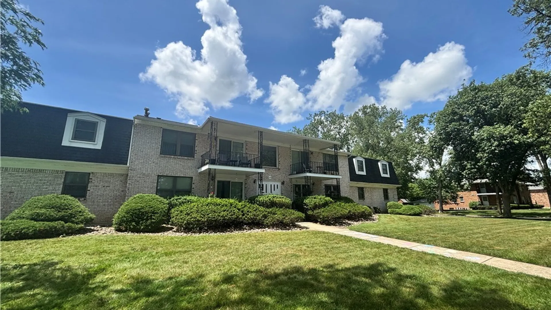 Property at 136 Denrose Drive, Amherst, NY 14228 2