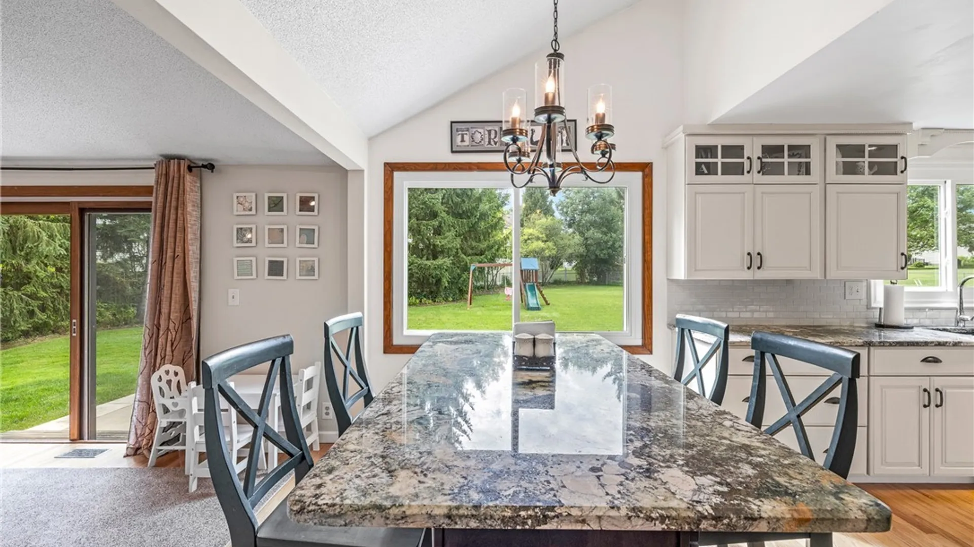 Property at 17 Birchwood Cmn, Lancaster, NY 14086 22