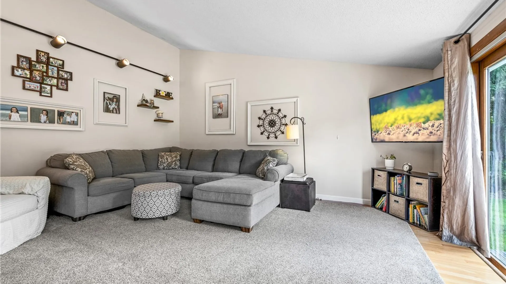 Property at 17 Birchwood Cmn, Lancaster, NY 14086 25