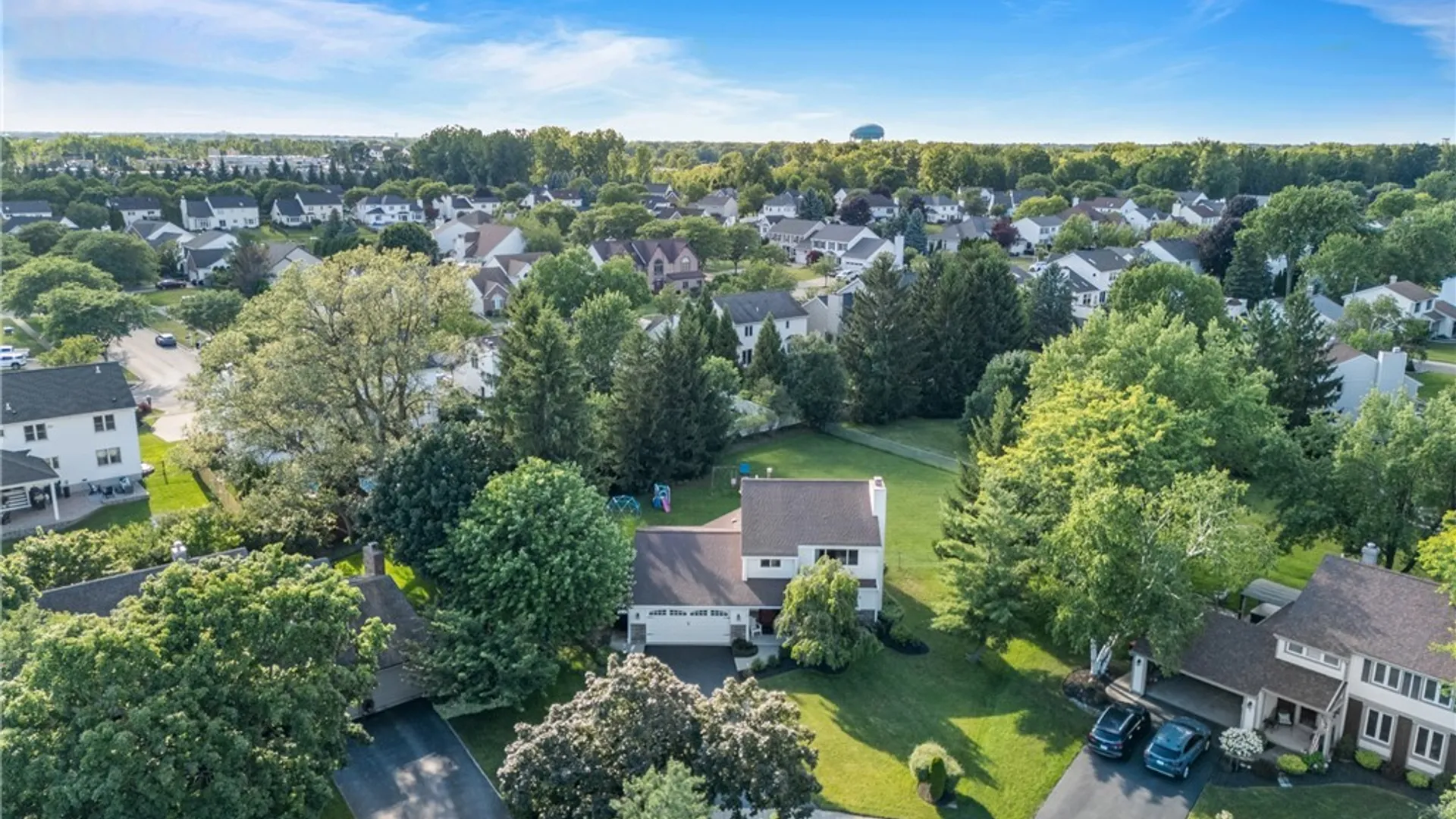 Property at 17 Birchwood Cmn, Lancaster, NY 14086 3