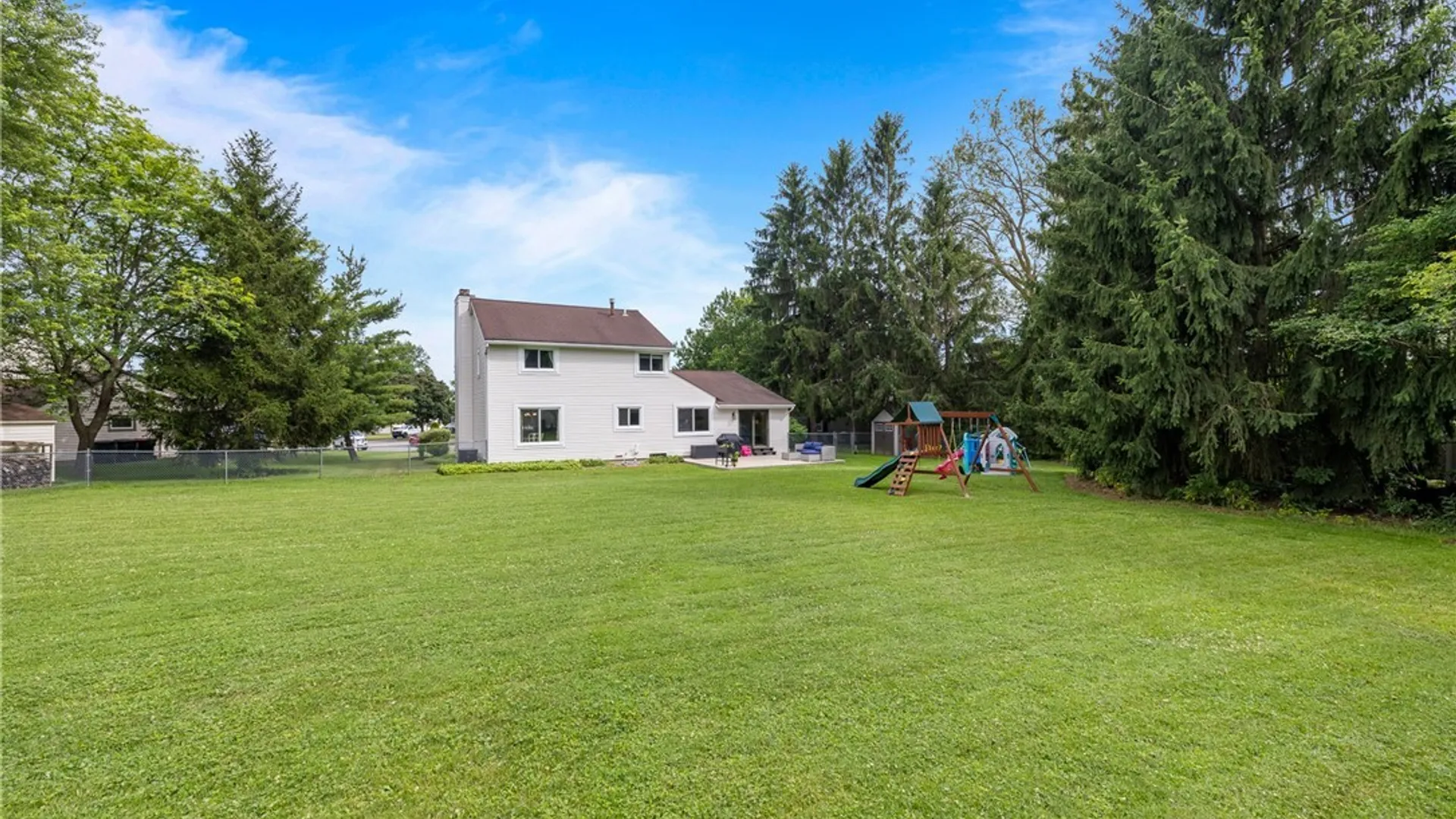 Property at 17 Birchwood Cmn, Lancaster, NY 14086 48