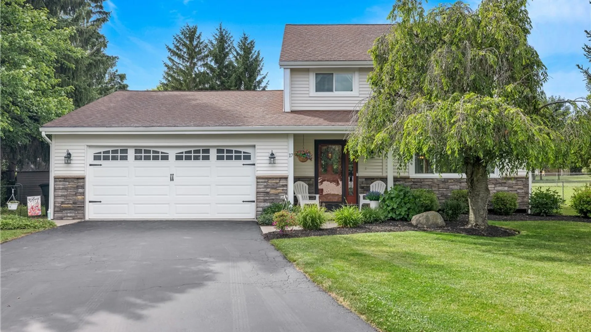 Property at 17 Birchwood Cmn, Lancaster, NY 14086 49