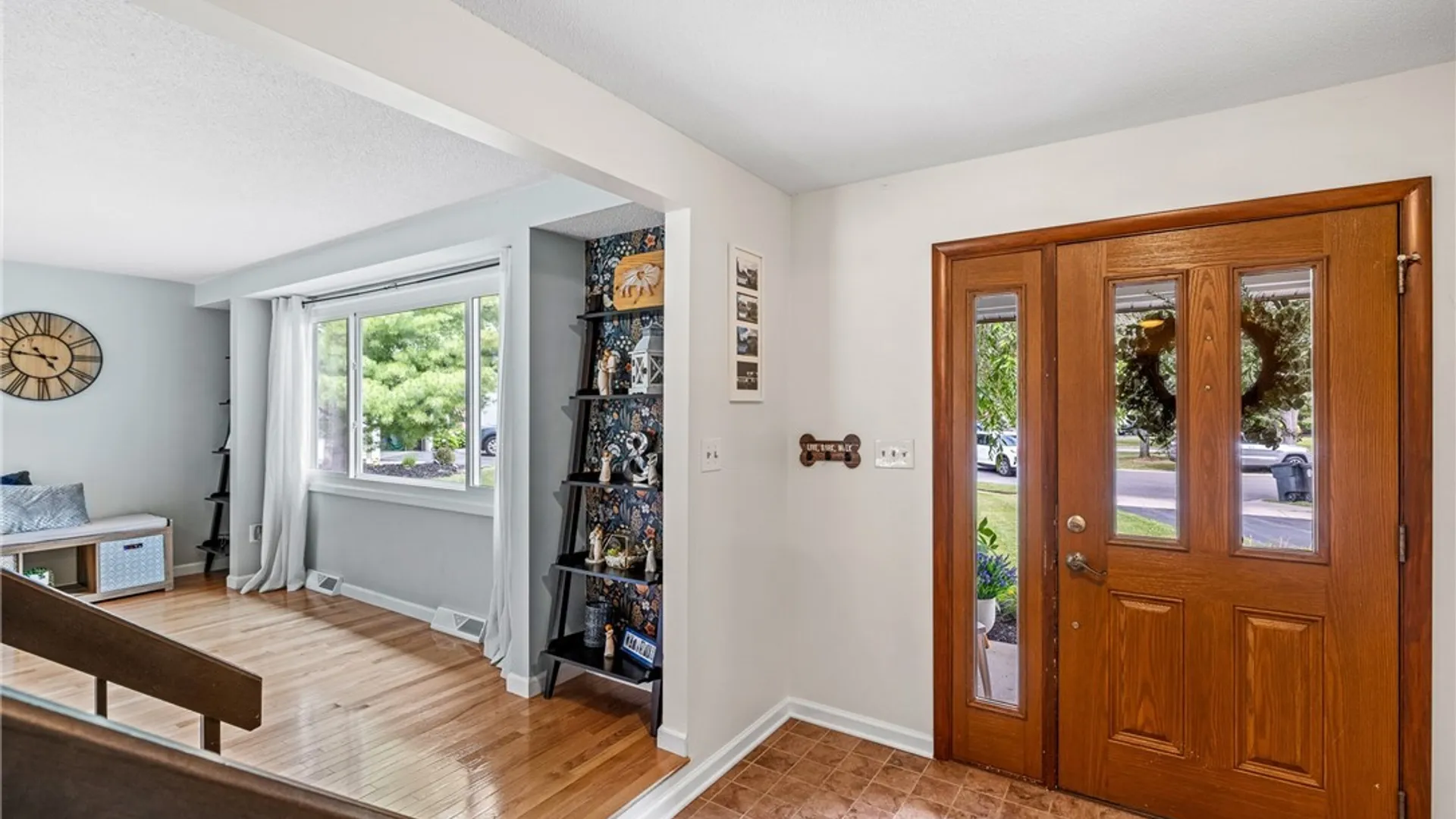 Property at 17 Birchwood Cmn, Lancaster, NY 14086 5