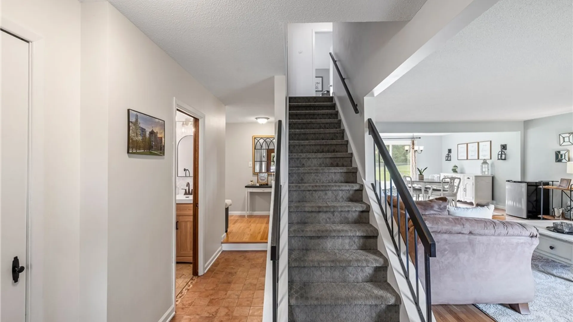 Property at 17 Birchwood Cmn, Lancaster, NY 14086 6
