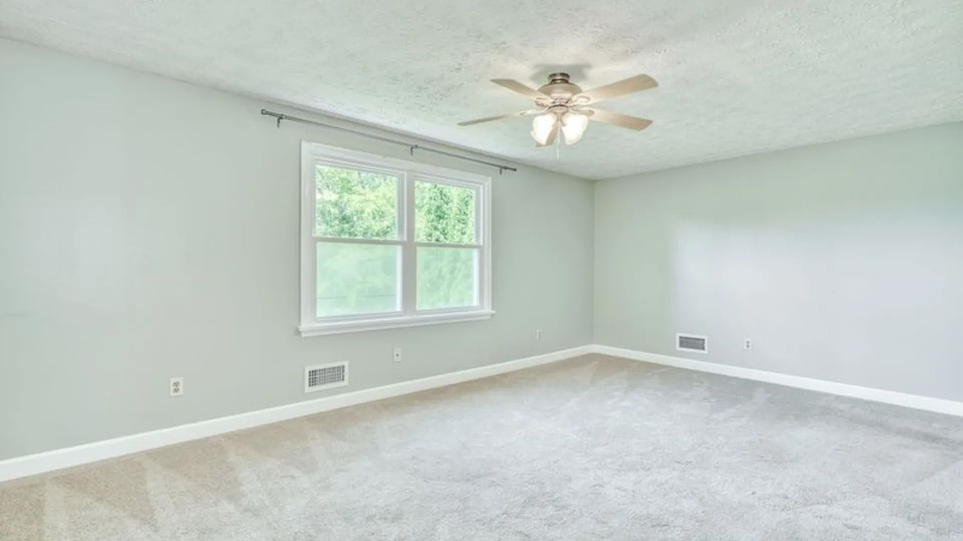 Property at 166 Wycliff Dr Drive, Webster, NY 14580 14
