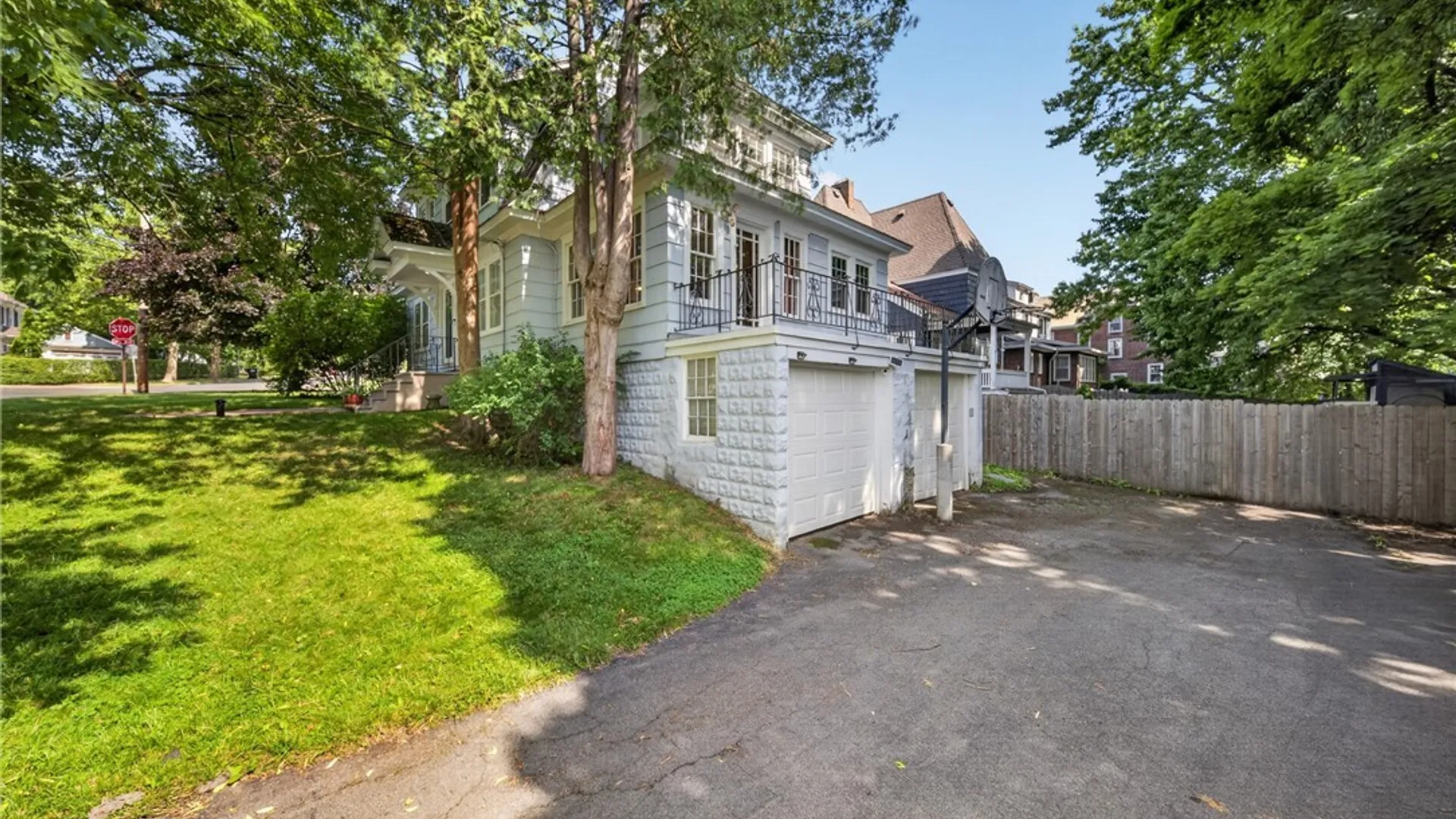 Property at 225 Strathmore Drive, Syracuse, NY 13207 5