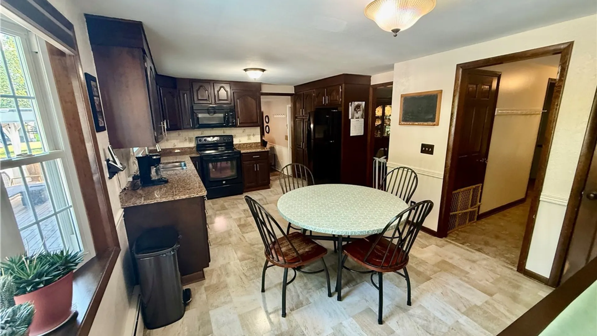 Property at 3973 Pawnee Dr Drive, Salina, NY 13090 4