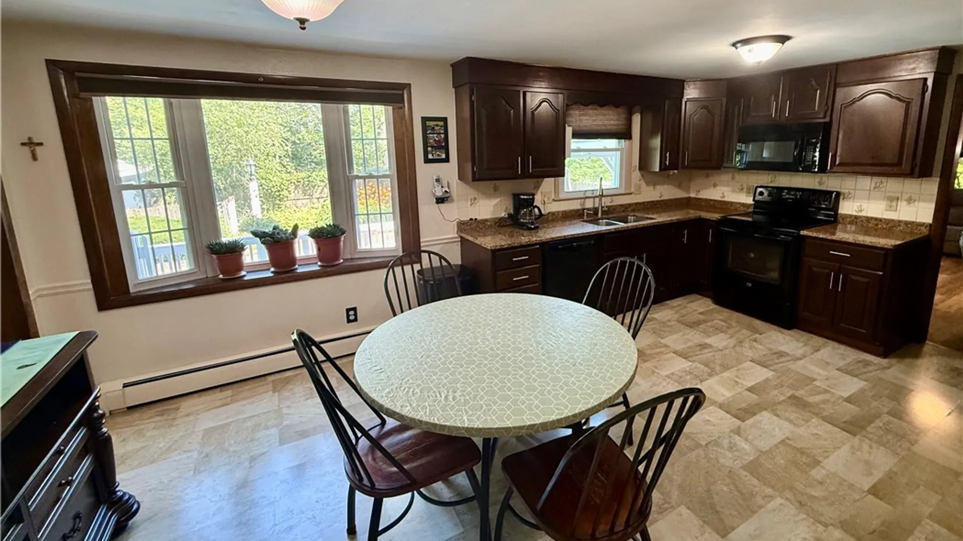 Property at 3973 Pawnee Dr Drive, Salina, NY 13090 5