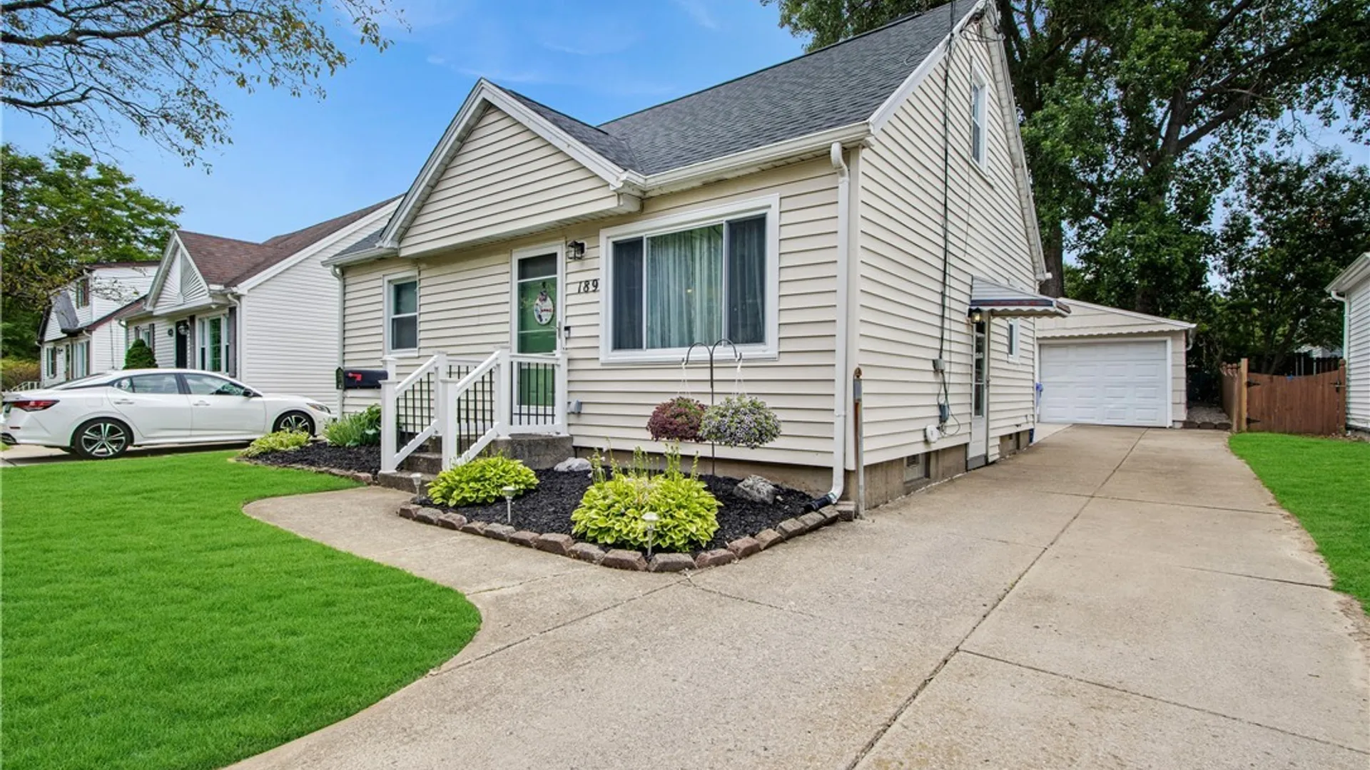 Property at 189 Delray Avenue, West Seneca, NY 14224 2