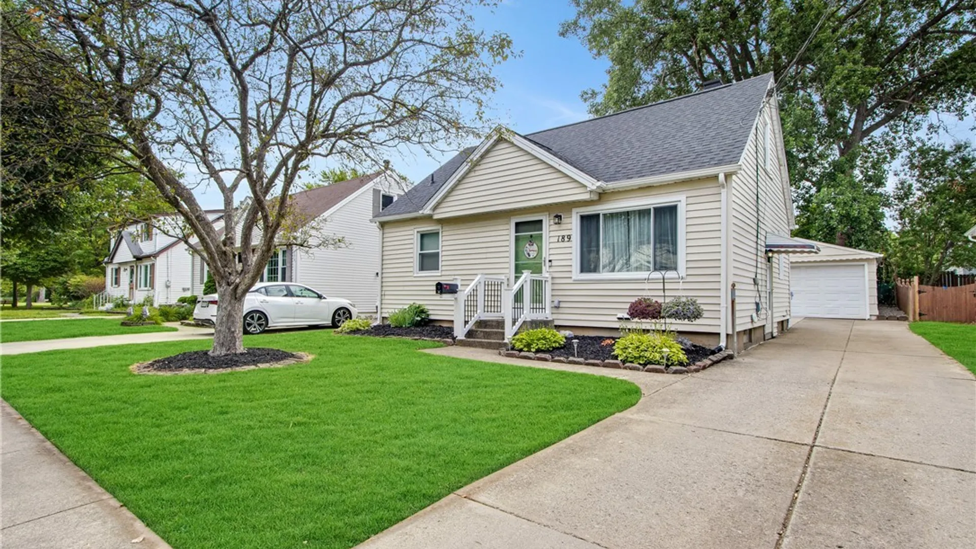 Property at 189 Delray Avenue, West Seneca, NY 14224 3