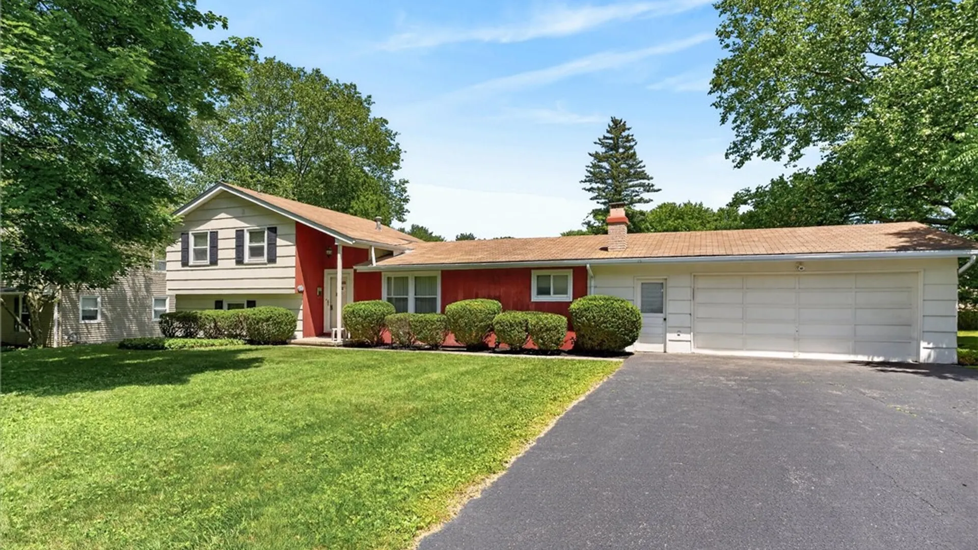 Property at 11 Parkwood Lane, Penfield, NY 14526 2
