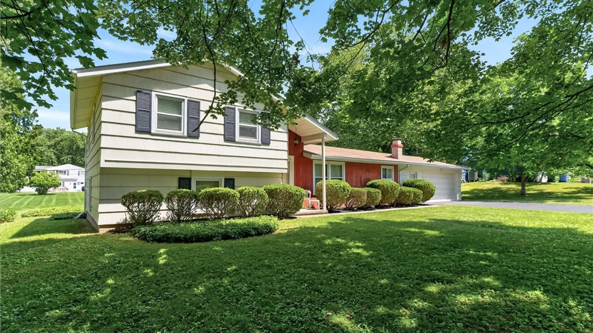 Property at 11 Parkwood Lane, Penfield, NY 14526 3