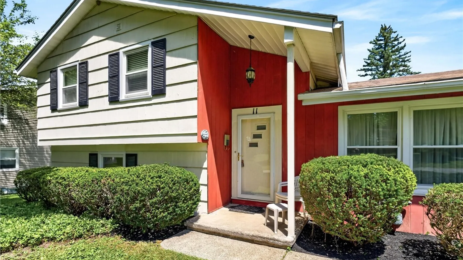 Property at 11 Parkwood Lane, Penfield, NY 14526 4