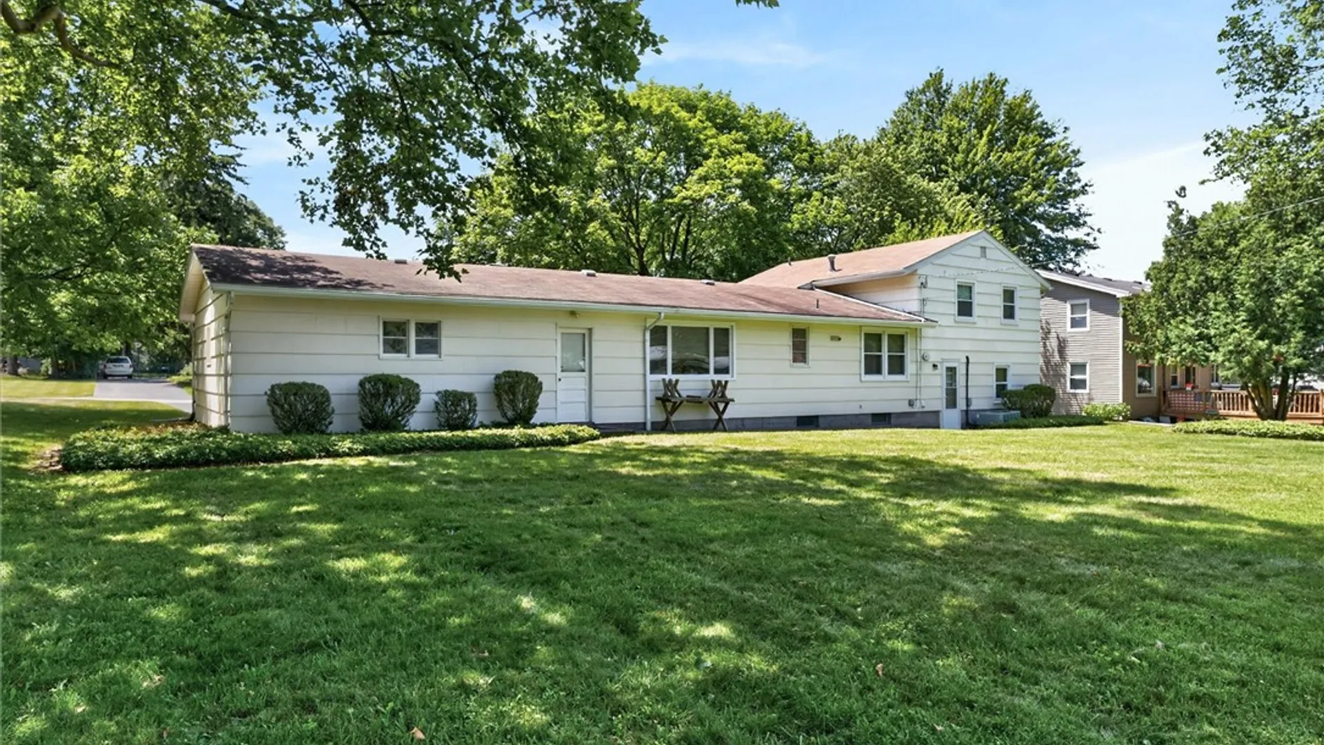 Property at 11 Parkwood Lane, Penfield, NY 14526 46