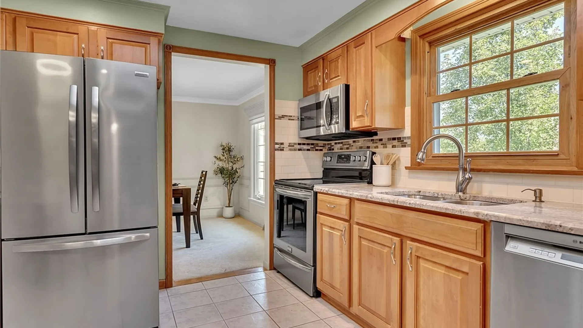 Property at 28 Bragg Court, Amherst, NY 14221 12